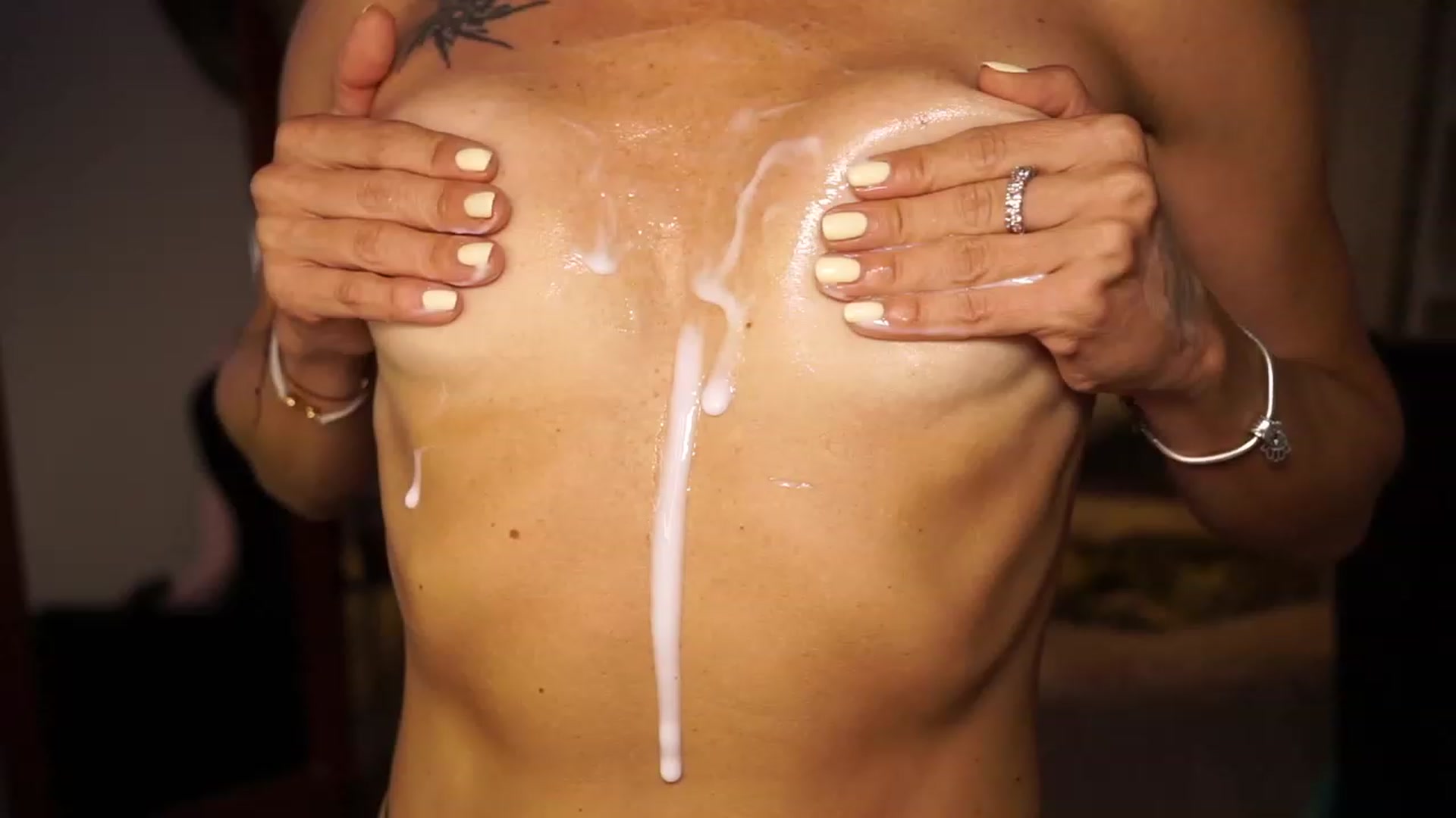 Gallery image thumbnail from TiffRussel's myfreecams stream on, 09/04/2023, 15:52 image 12 of 20
