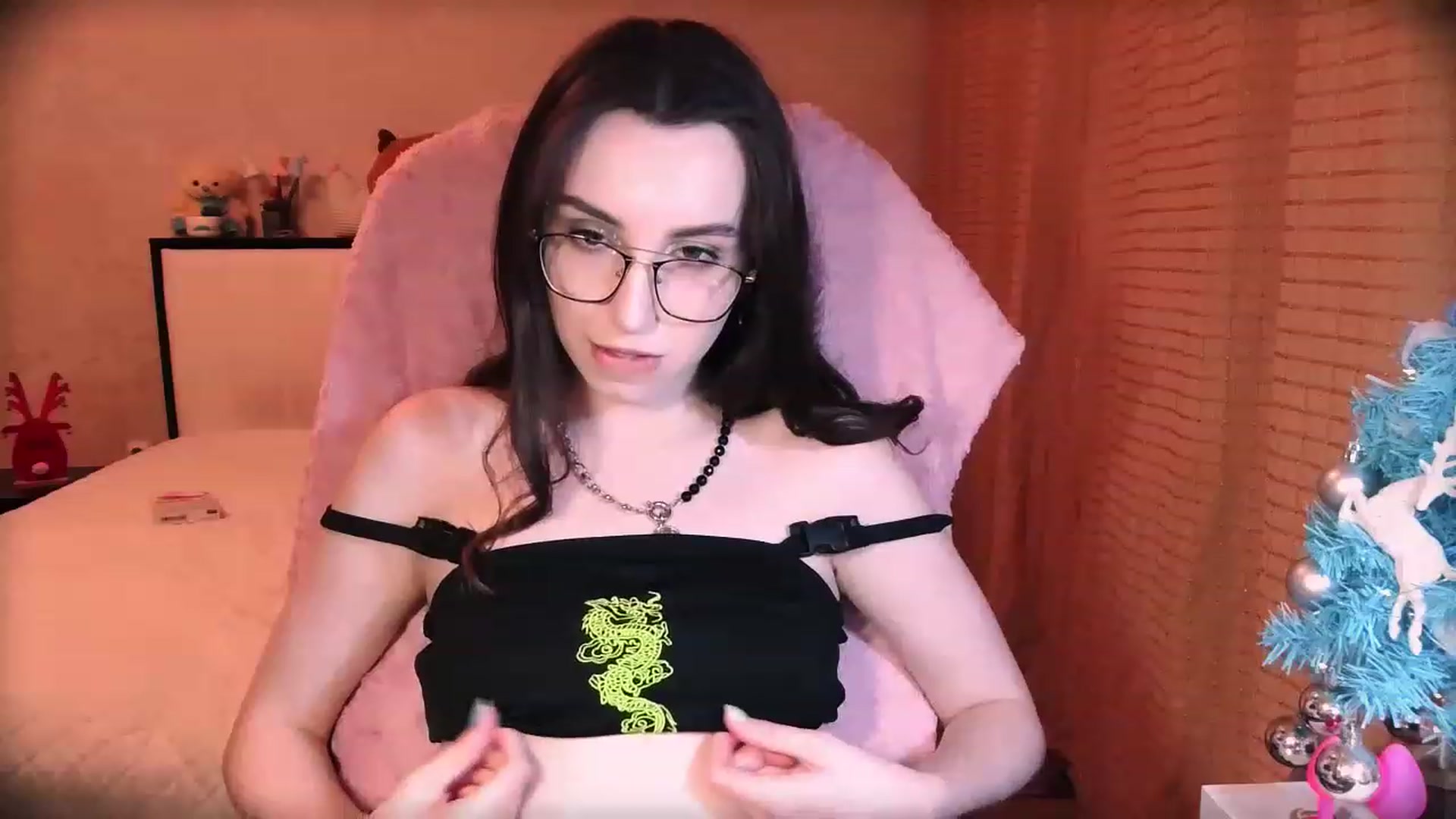 Gallery image thumbnail from Tiffani_xXx's myfreecams stream on, 12/17/2022, 13:16 image 8 of 20