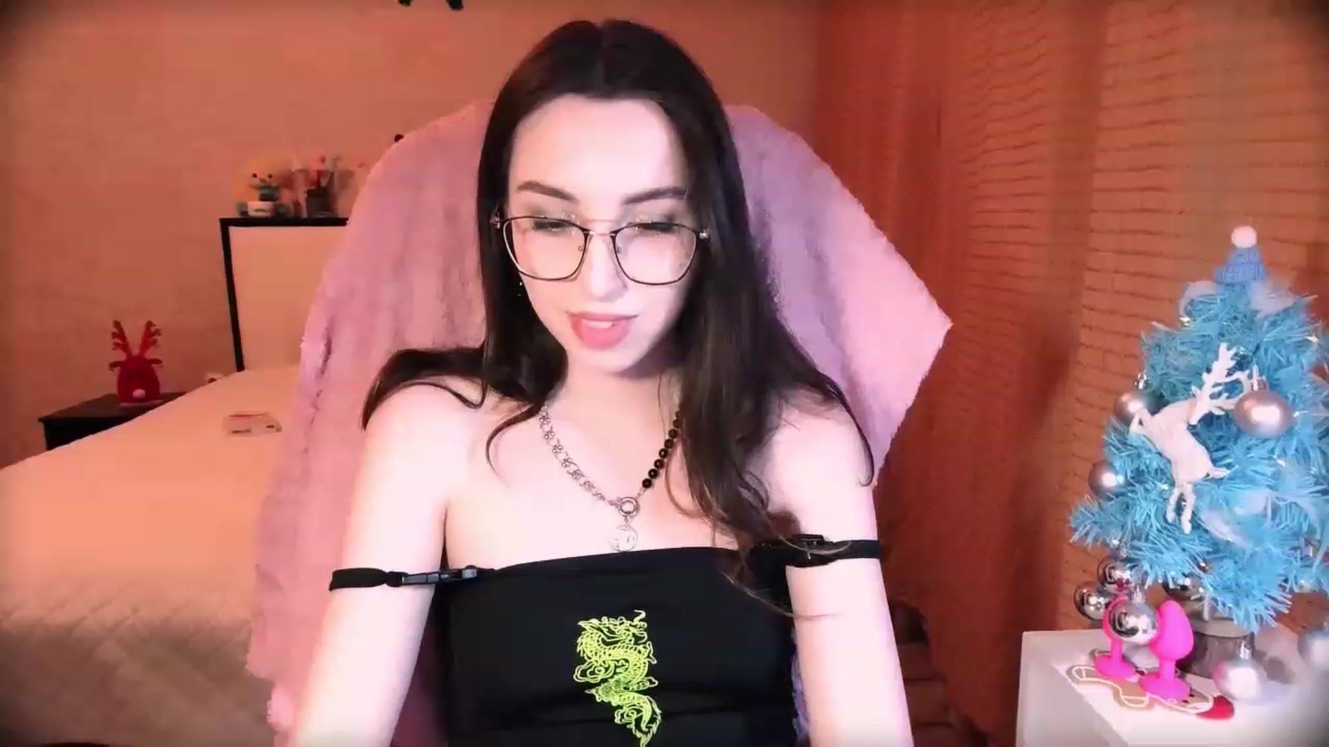 Gallery image thumbnail from Tiffani_xXx's myfreecams stream on, 12/17/2022, 13:16 image 14 of 20