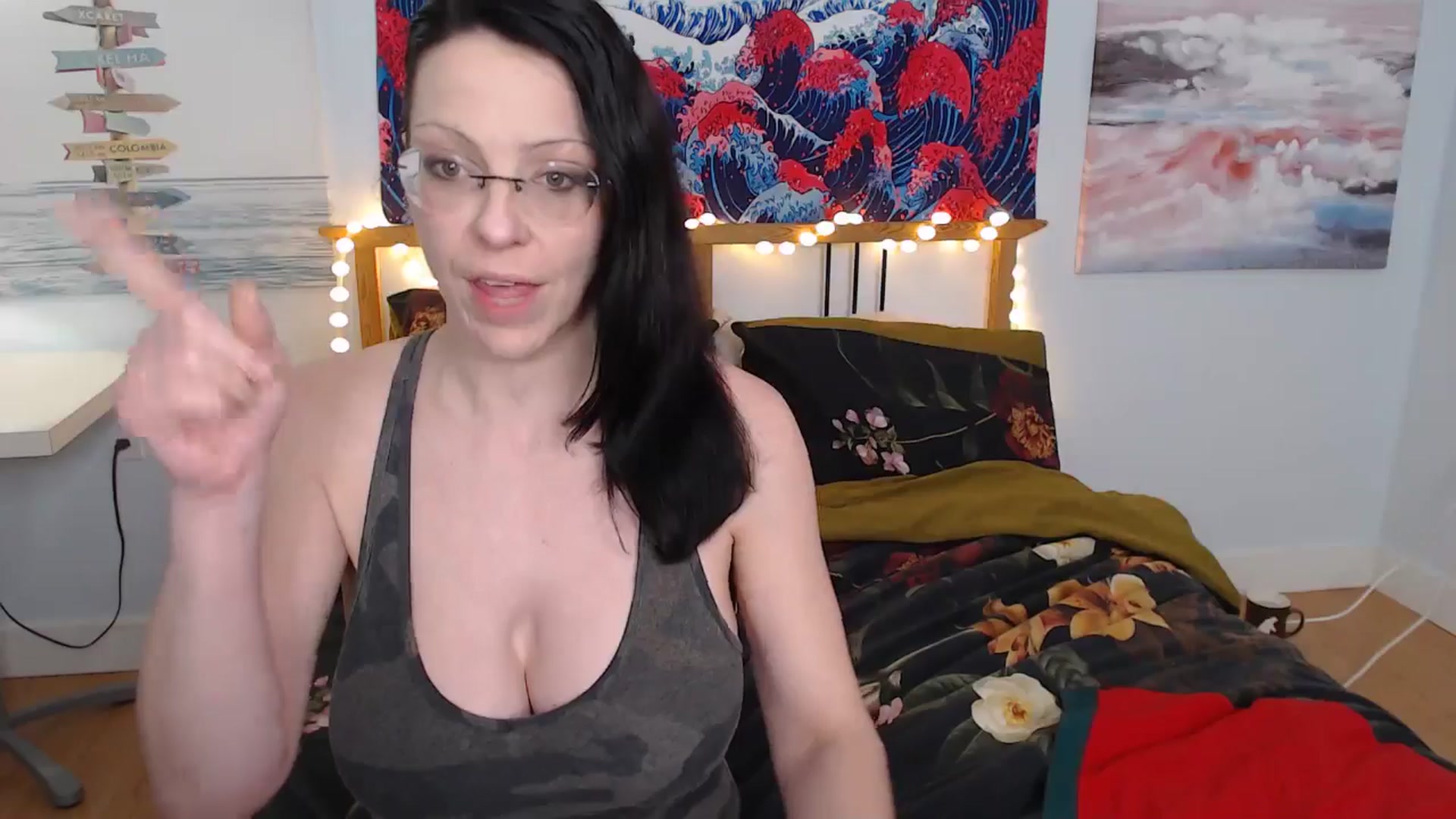 Gallery image thumbnail from TiffanyLace's myfreecams stream on, 12/25/2025, 21:43 image 9 of 20