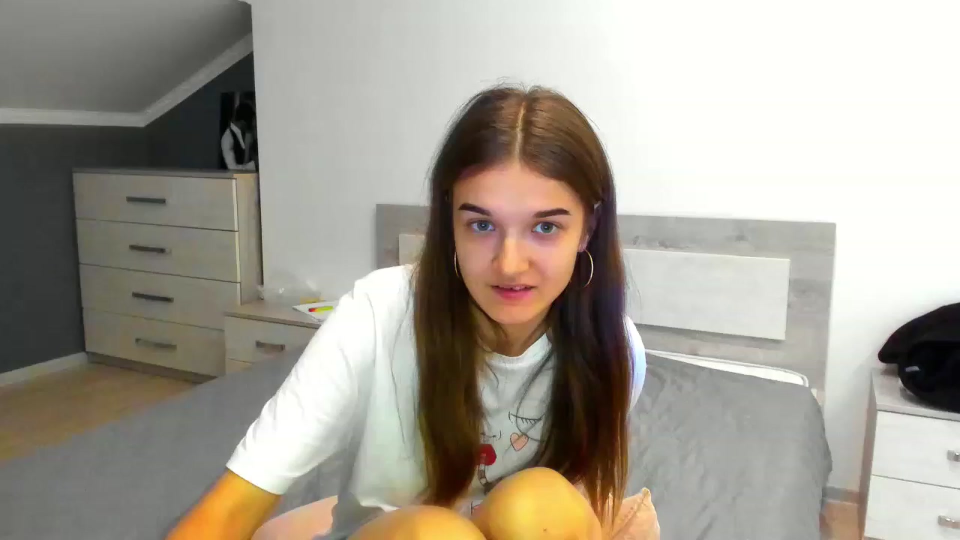 Gallery image thumbnail from TiffanyShinee's myfreecams stream on, 12/23/2022, 18:43 image 15 of 20