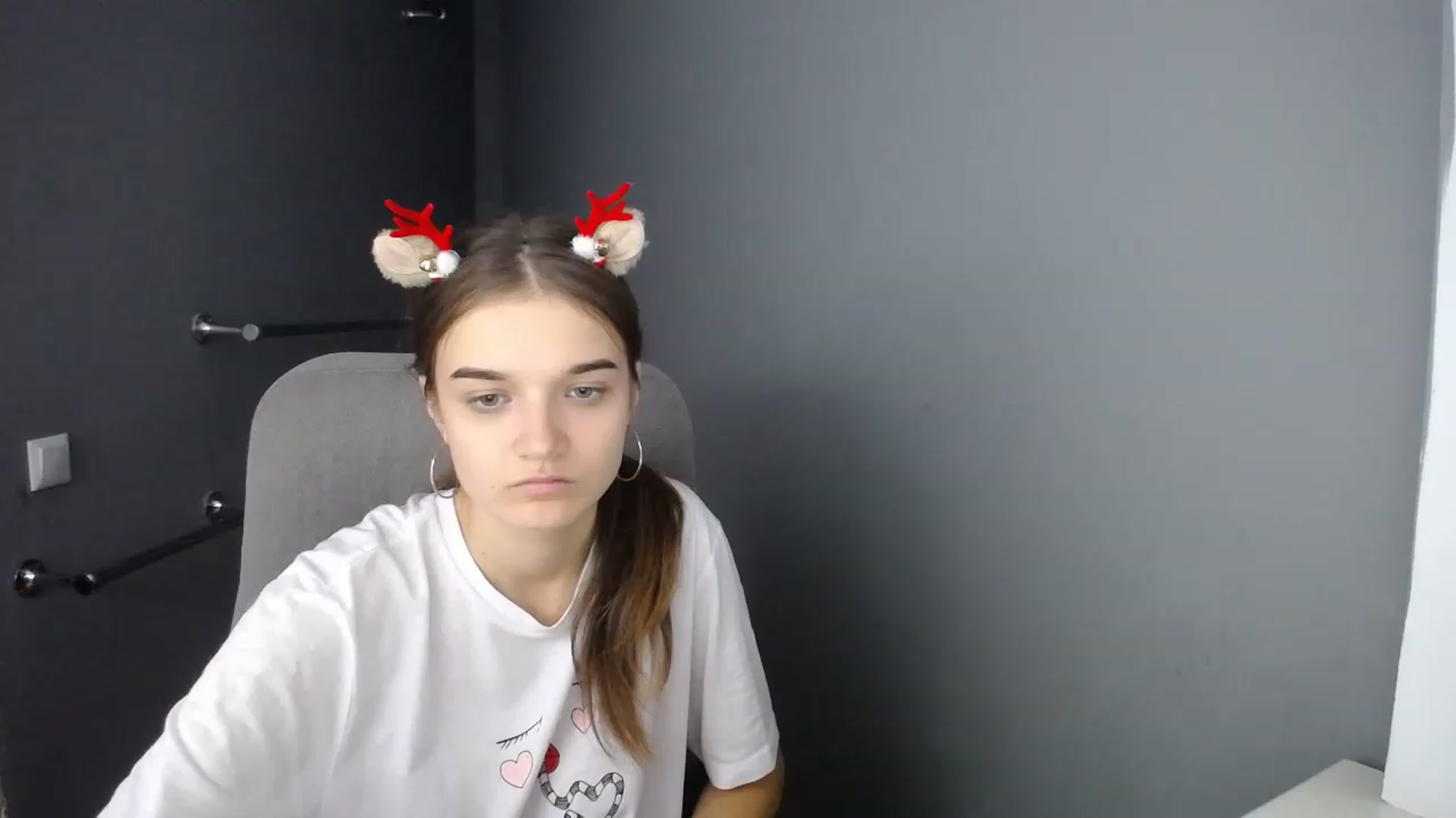 Gallery image thumbnail from TiffanyShinee's myfreecams stream on, 12/24/2022, 15:31 image 1 of 20