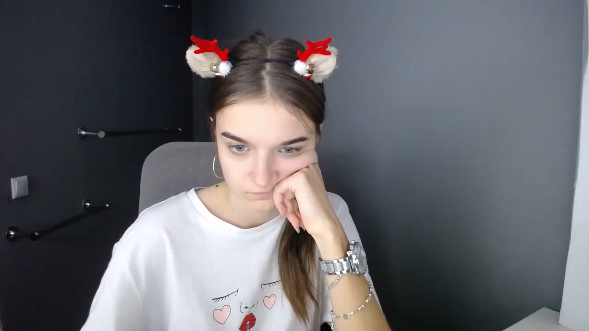 Gallery image thumbnail from TiffanyShinee's myfreecams stream on, 12/24/2022, 15:31 image 16 of 20