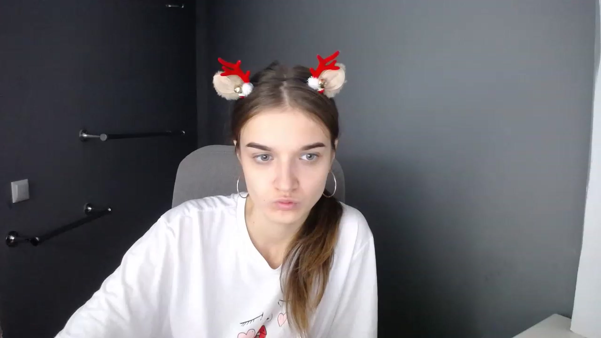 Gallery image thumbnail from TiffanyShinee's myfreecams stream on, 12/24/2022, 15:31 image 3 of 20