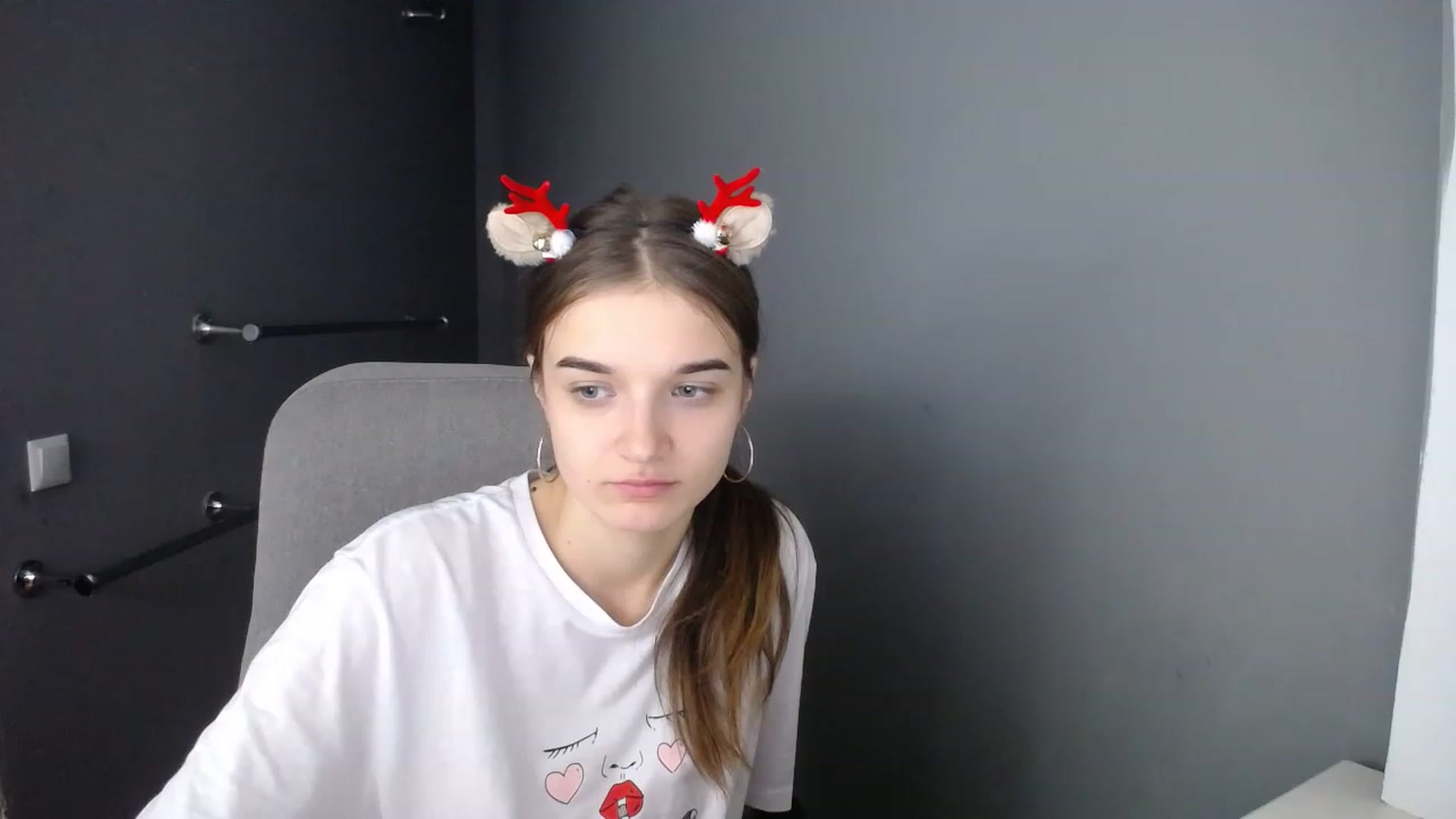 Gallery image thumbnail from TiffanyShinee's myfreecams stream on, 12/24/2022, 15:31 image 8 of 20