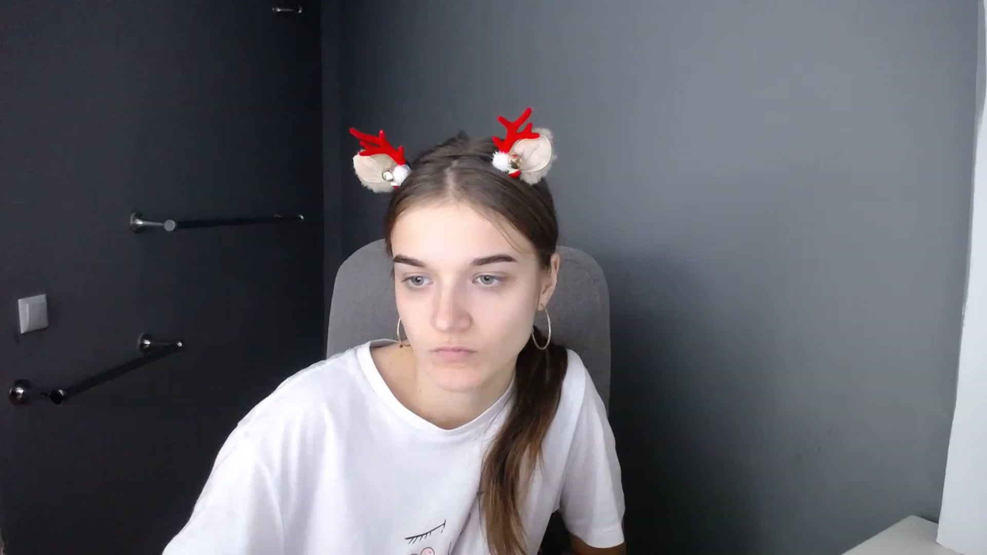 Gallery image thumbnail from TiffanyShinee's myfreecams stream on, 12/24/2022, 15:31 image 15 of 20