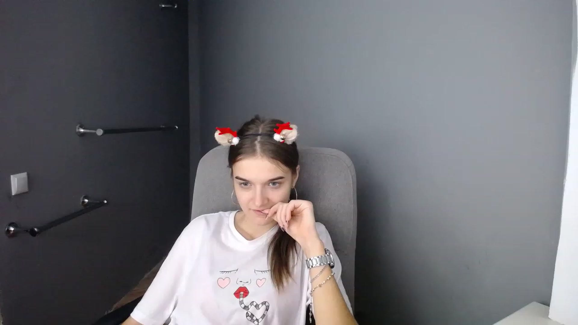 Gallery image thumbnail from TiffanyShinee's myfreecams stream on, 12/24/2022, 15:31 image 12 of 20