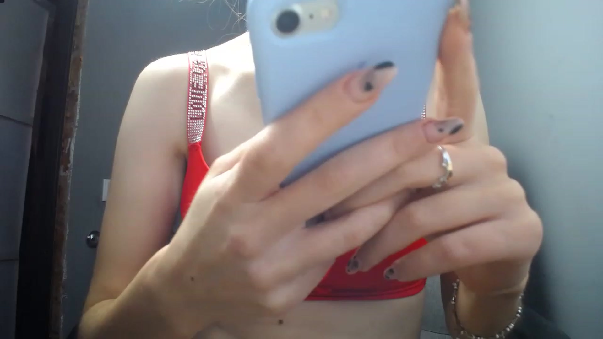Gallery image thumbnail from TiffanyShinee's myfreecams stream on, 12/25/2022, 11:55 image 17 of 20