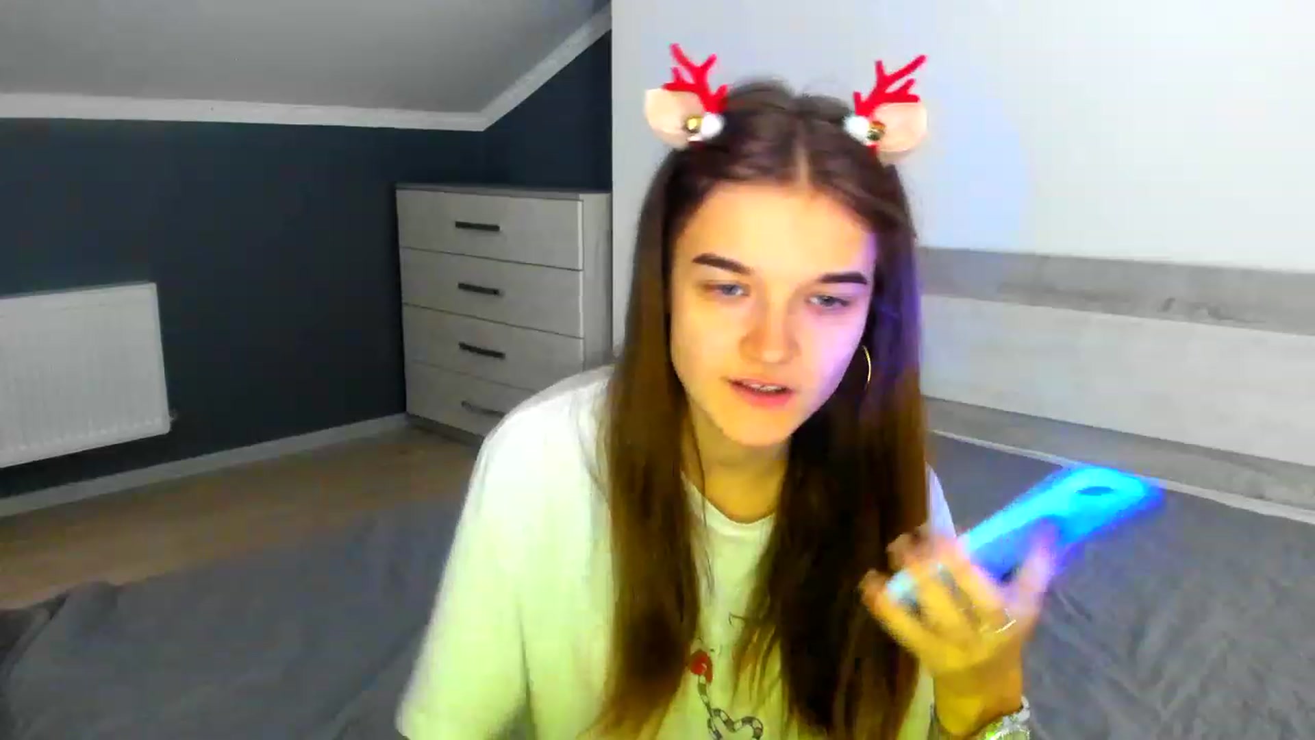 Gallery image thumbnail from TiffanyShinee's myfreecams stream on, 12/25/2022, 20:41 image 10 of 20