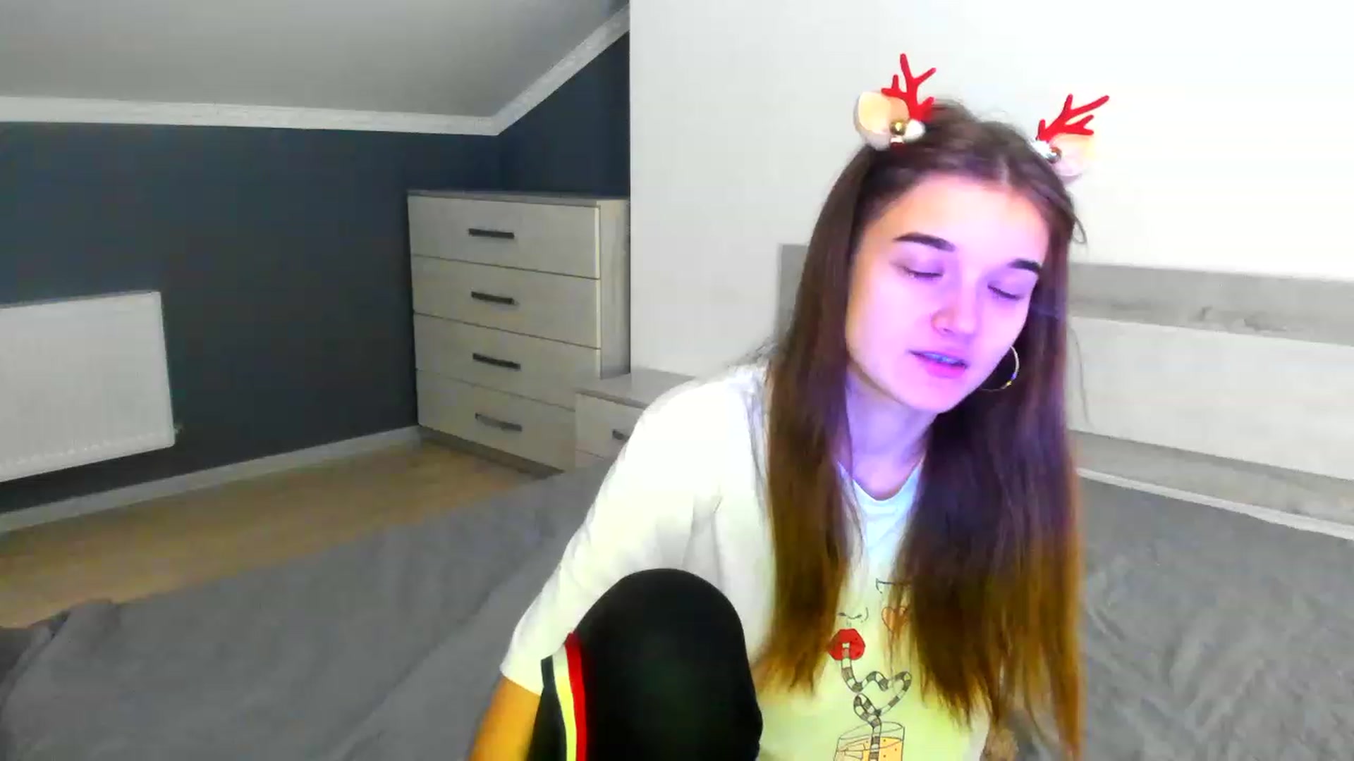 Gallery image thumbnail from TiffanyShinee's myfreecams stream on, 12/25/2022, 20:41 image 11 of 20