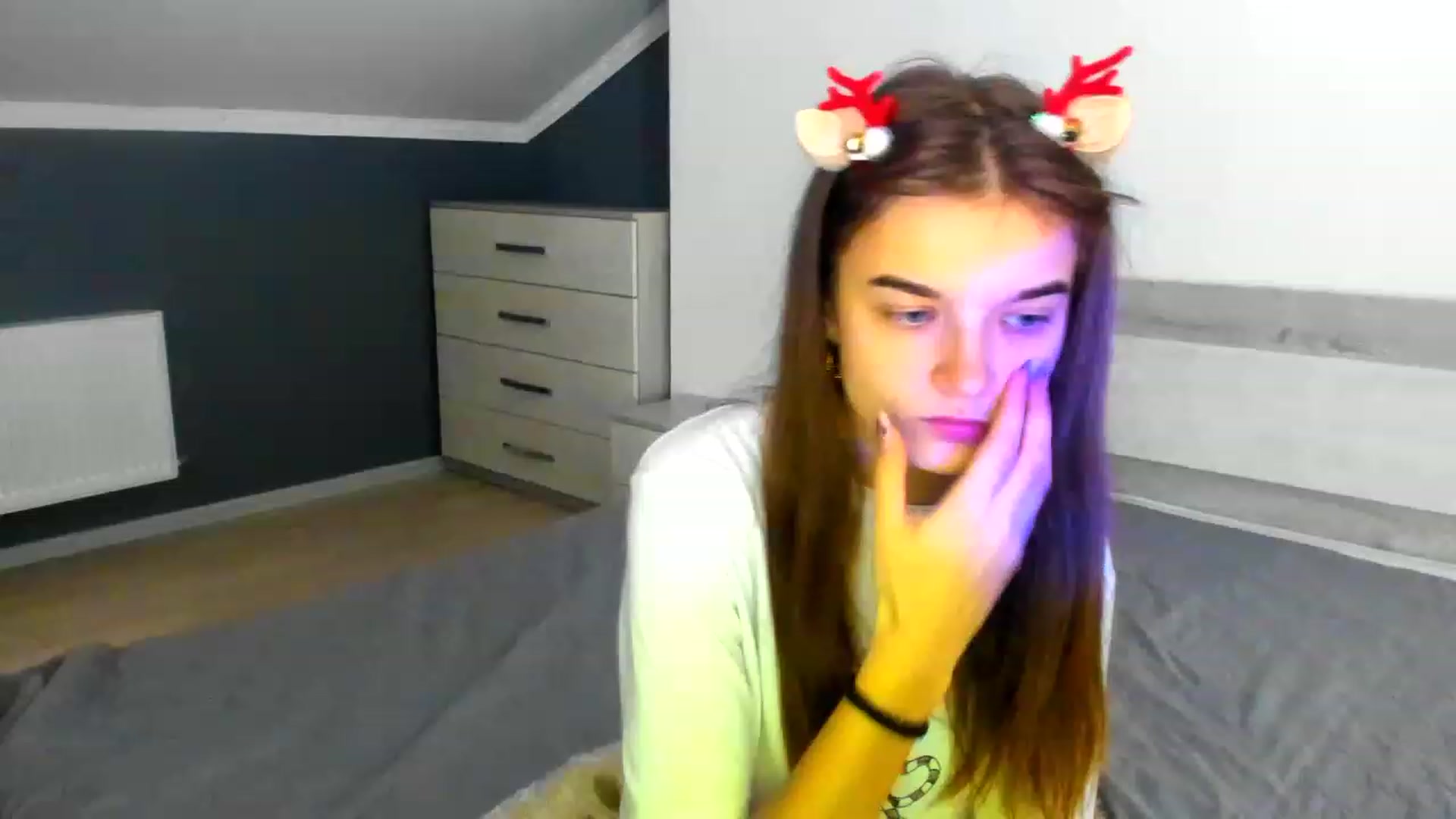 Gallery image thumbnail from TiffanyShinee's myfreecams stream on, 12/25/2022, 20:41 image 3 of 20