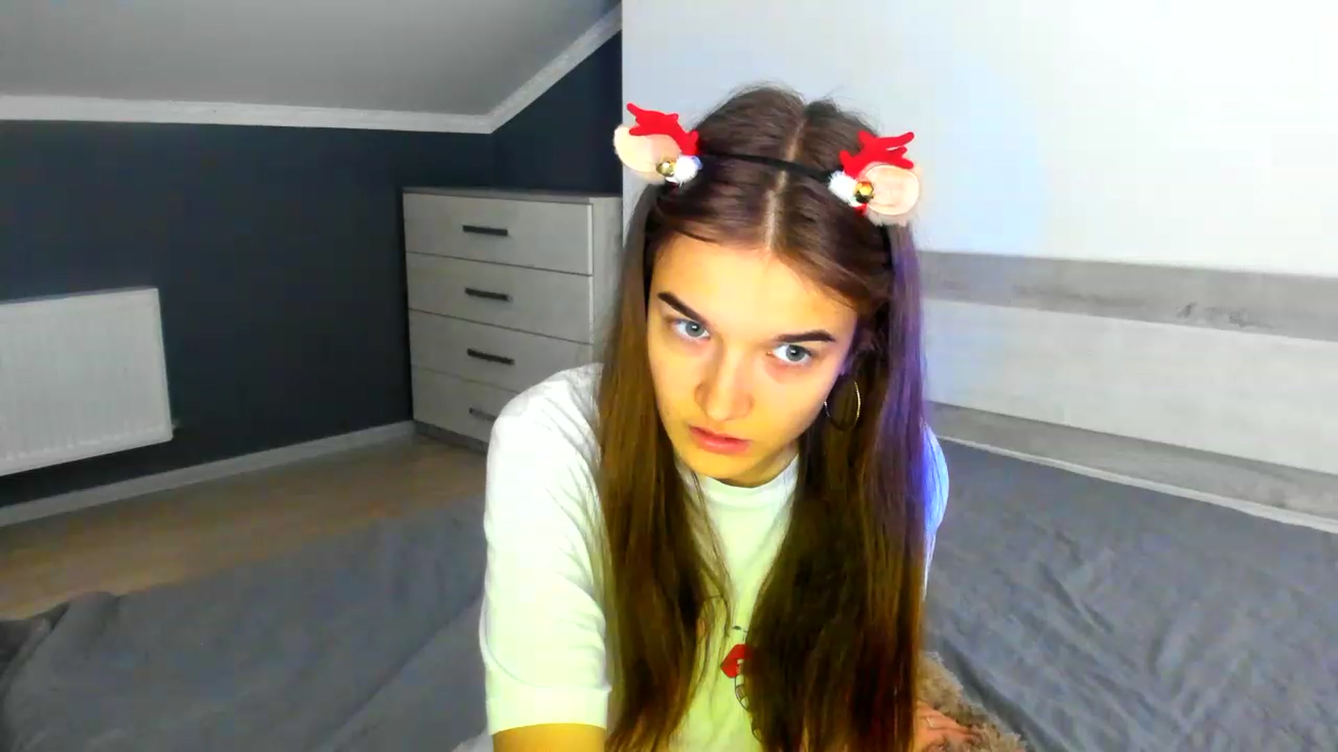 Gallery image thumbnail from TiffanyShinee's myfreecams stream on, 12/25/2022, 20:41 image 8 of 20