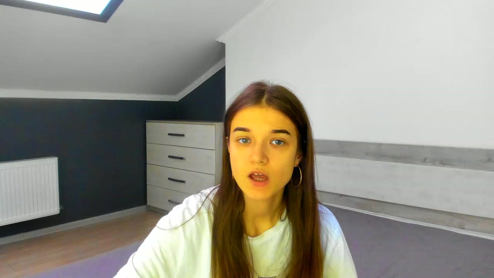 Gallery image thumbnail from TiffanyShinee's myfreecams stream on, 12/26/2022, 13:12 image 17 of 20