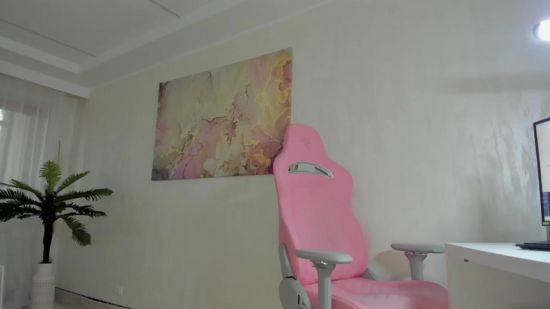 Gallery image thumbnail from Tiffany_H's myfreecams stream on, 12/03/2025, 13:06 image 7 of 20