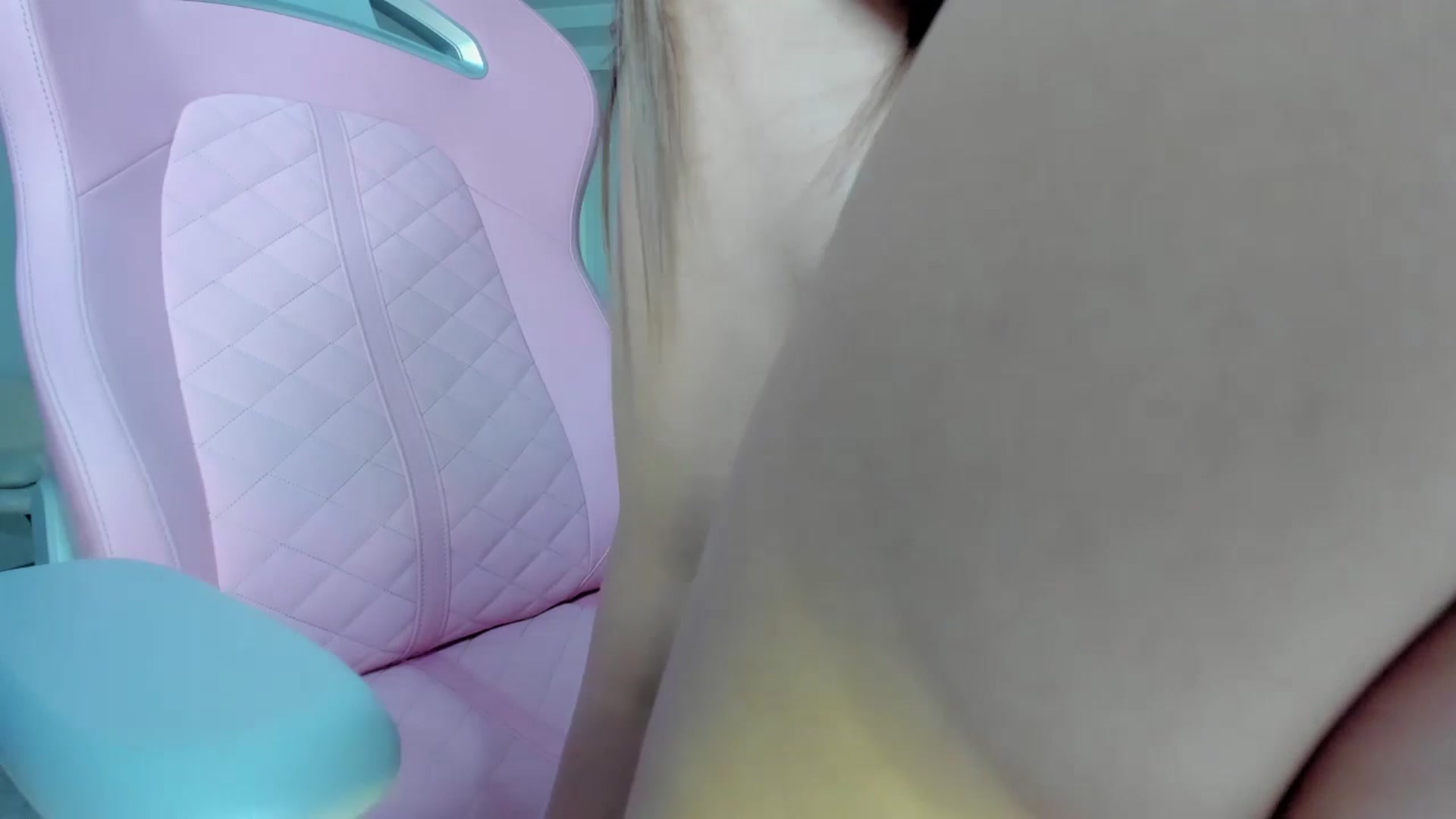 Gallery image thumbnail from Tiffany_H's myfreecams stream on, 12/06/2025, 11:28 image 18 of 20