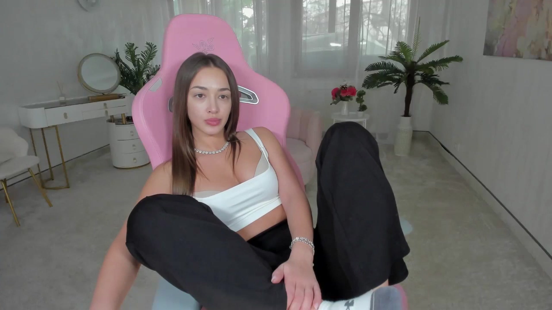 Gallery image thumbnail from Tiffany_H's myfreecams stream on, 12/15/2025, 11:36 image 9 of 20
