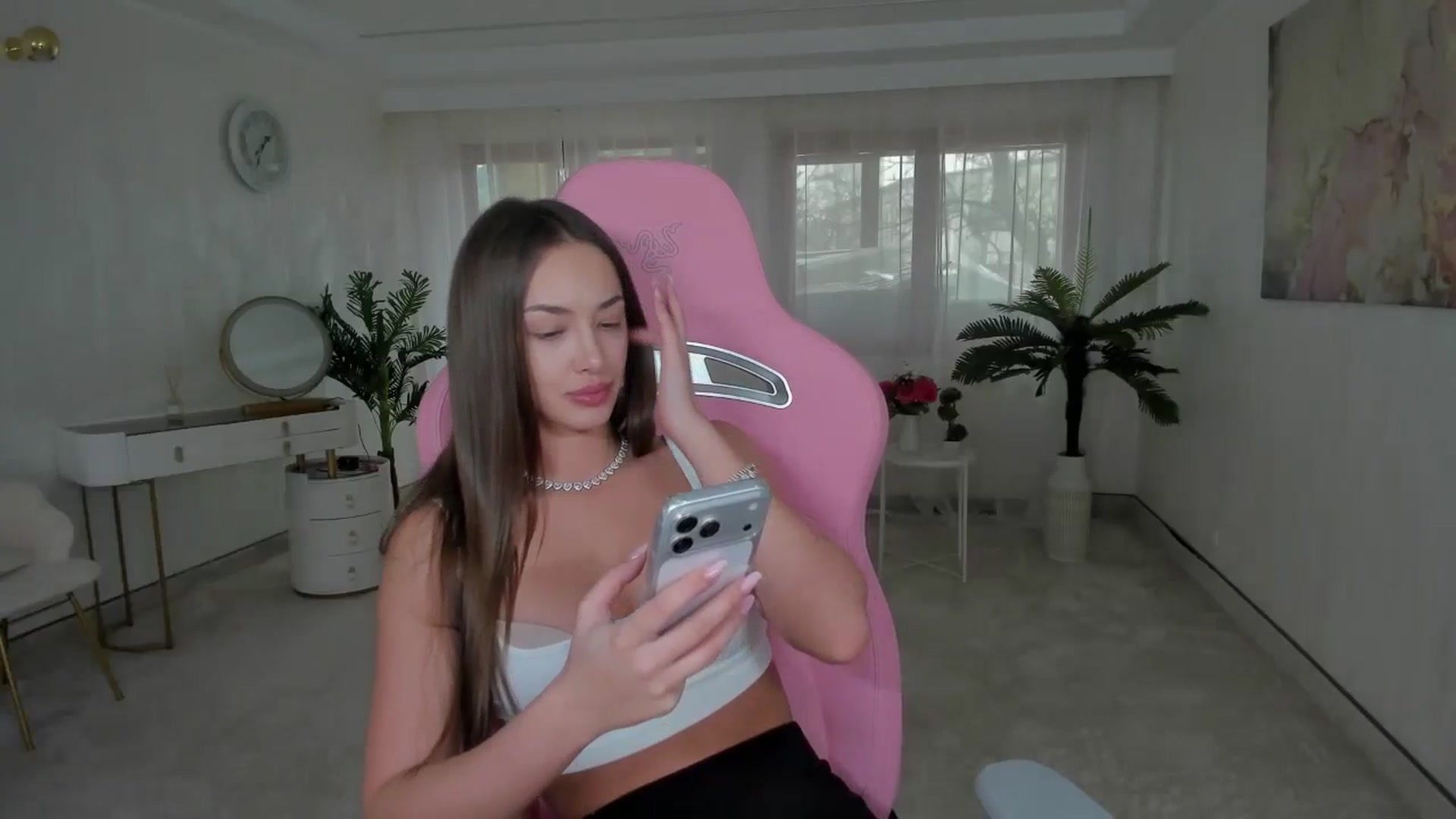 Gallery image thumbnail from Tiffany_H's myfreecams stream on, 12/15/2025, 11:36 image 4 of 20