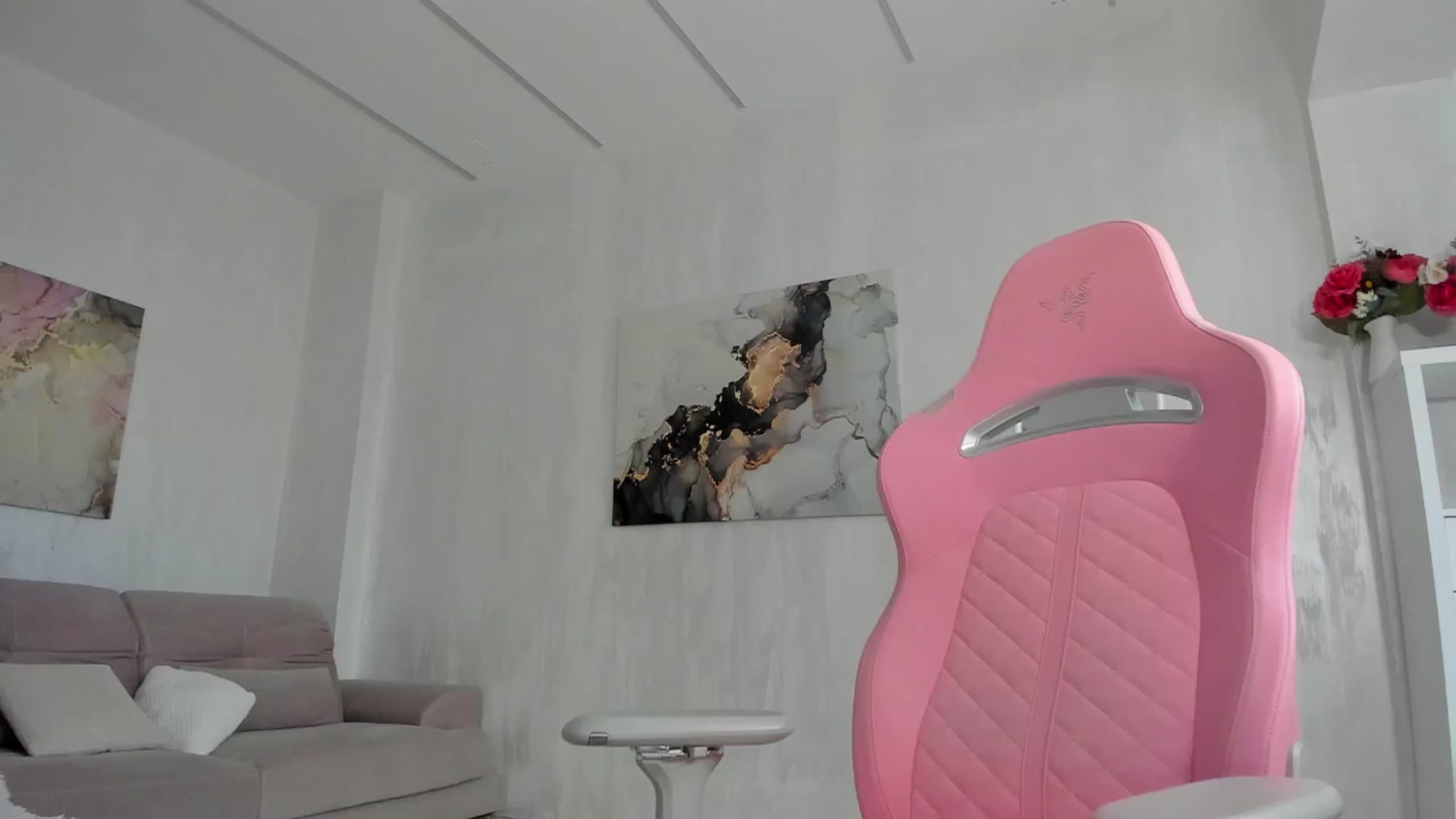 Gallery image thumbnail from Tiffany_H's myfreecams stream on, 12/21/2025, 11:19 image 17 of 20