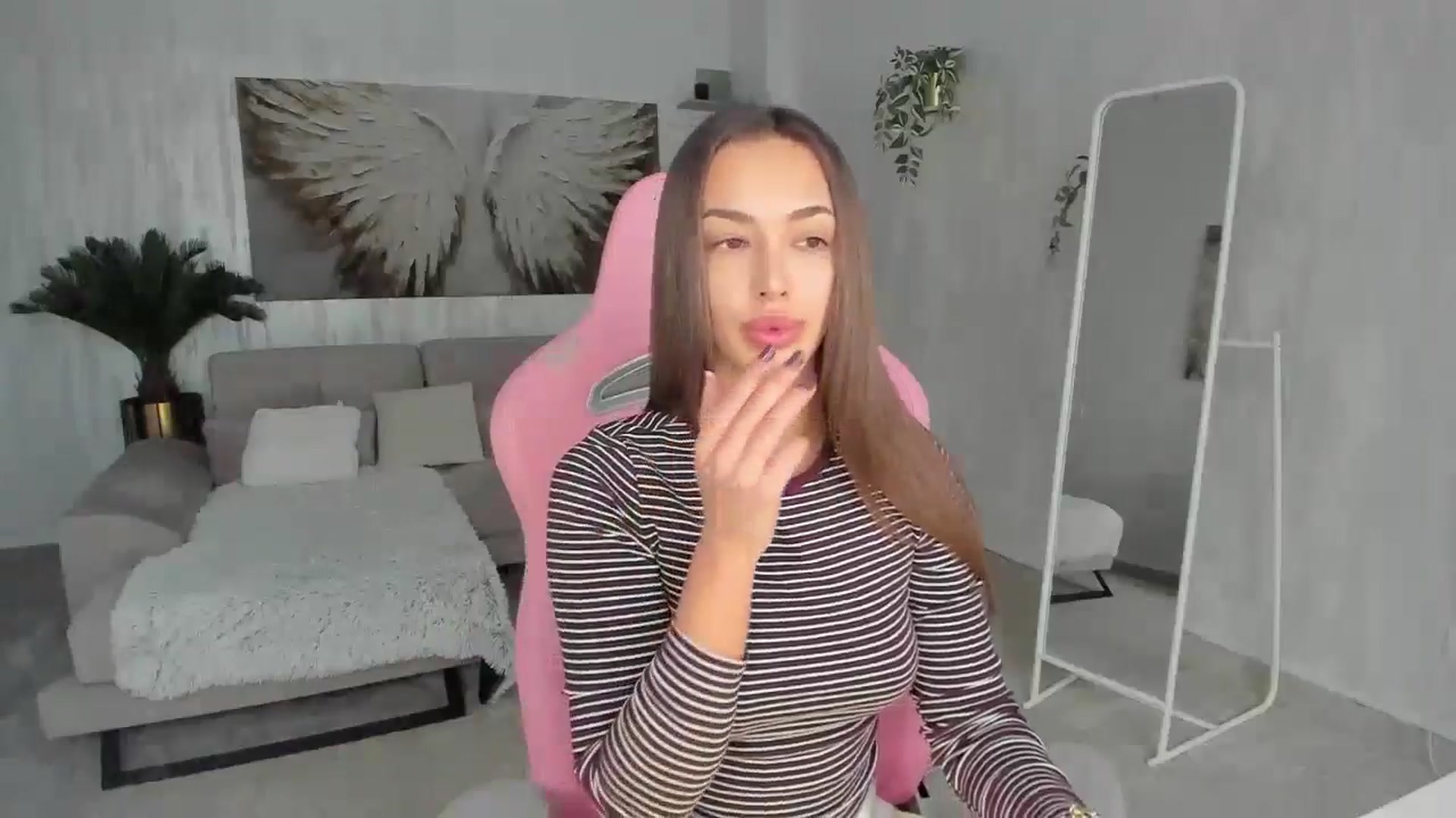 Gallery image thumbnail from Tiffany_H's myfreecams stream on, 01/23/2026, 09:07 image 4 of 20