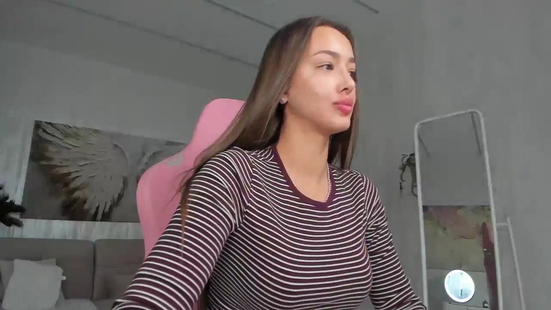 Gallery image thumbnail from Tiffany_H's myfreecams stream on, 02/07/2026, 13:11 image 17 of 20