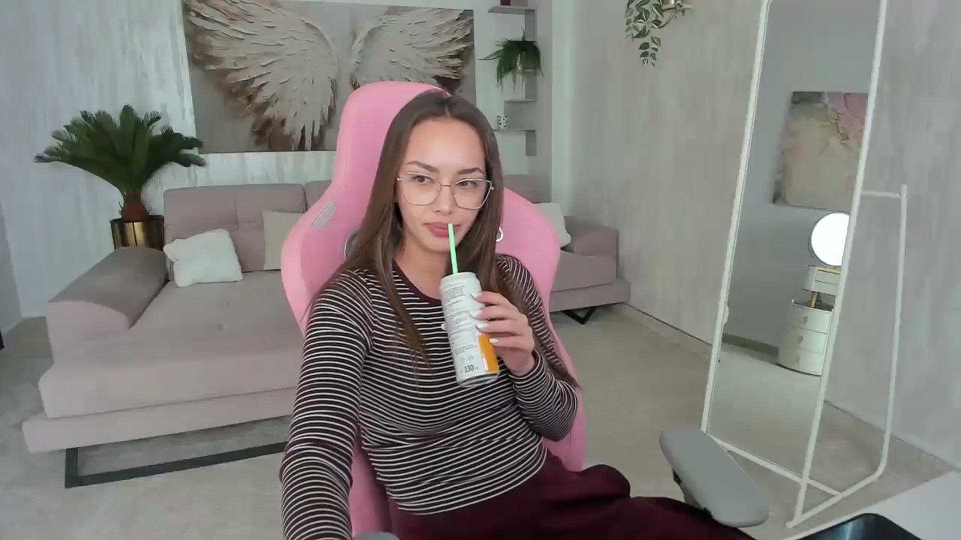 Gallery image thumbnail from Tiffany_H's myfreecams stream on, 02/14/2026, 13:11 image 19 of 20