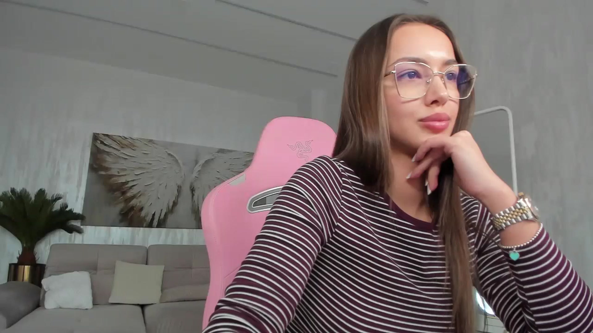 Gallery image thumbnail from Tiffany_H's myfreecams stream on, 02/14/2026, 13:11 image 13 of 20