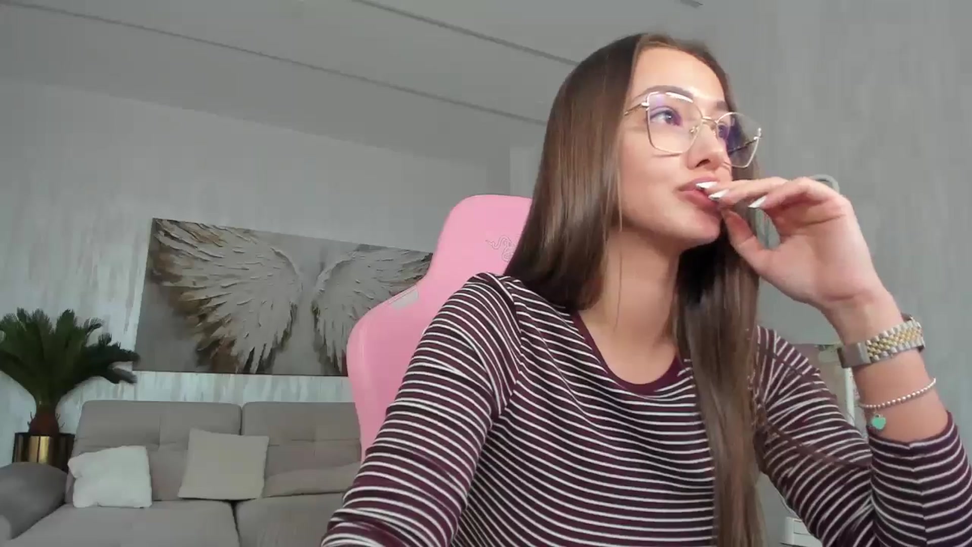 Gallery image thumbnail from Tiffany_H's myfreecams stream on, 02/14/2026, 13:11 image 10 of 20