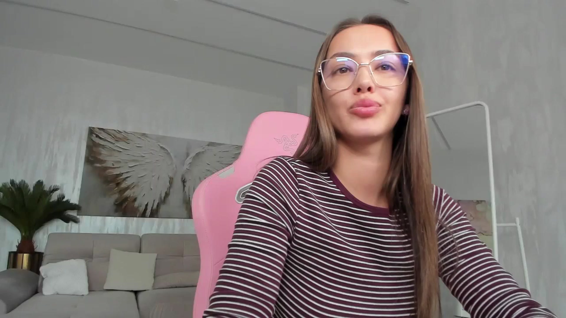 Gallery image thumbnail from Tiffany_H's myfreecams stream on, 02/14/2026, 13:11 image 14 of 20