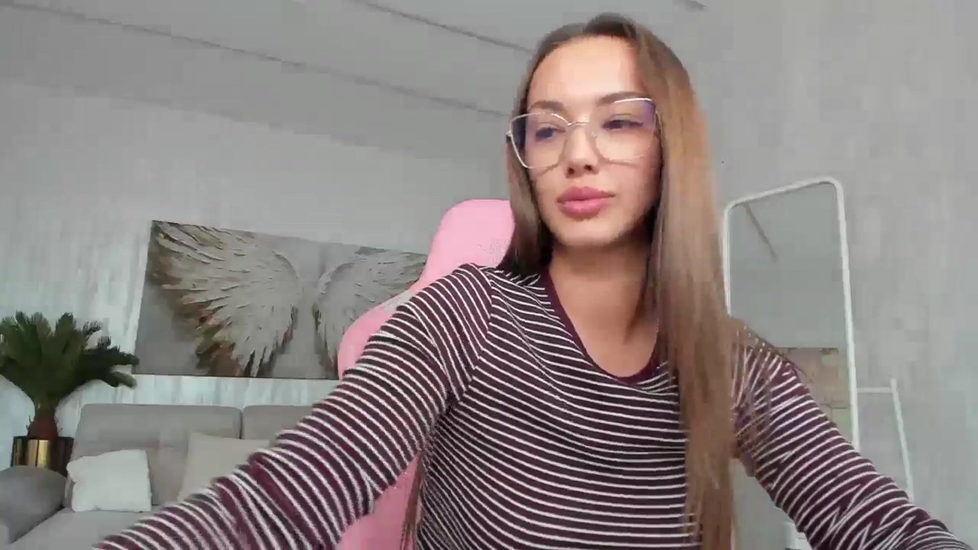 Gallery image thumbnail from Tiffany_H's myfreecams stream on, 02/14/2026, 13:11 image 7 of 20