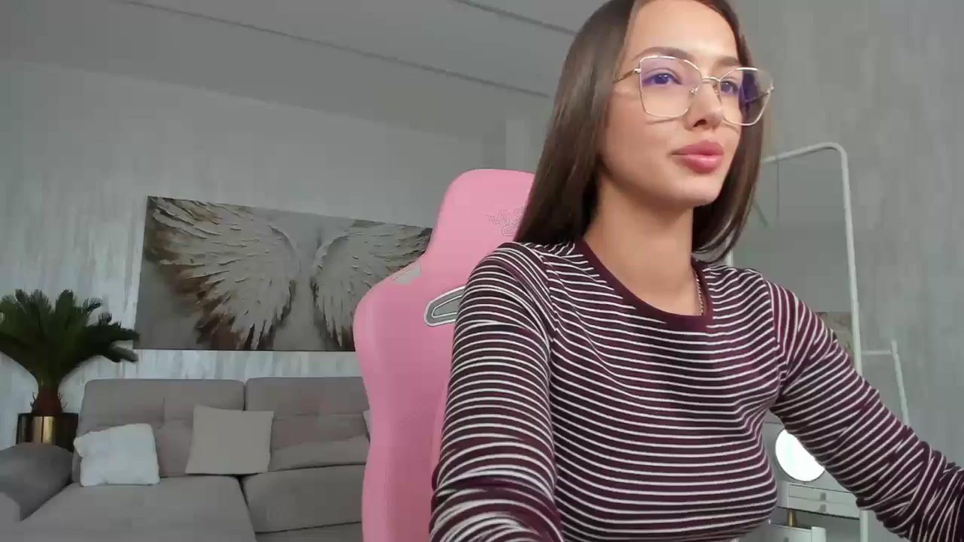 Gallery image thumbnail from Tiffany_H's myfreecams stream on, 02/14/2026, 13:11 image 1 of 20