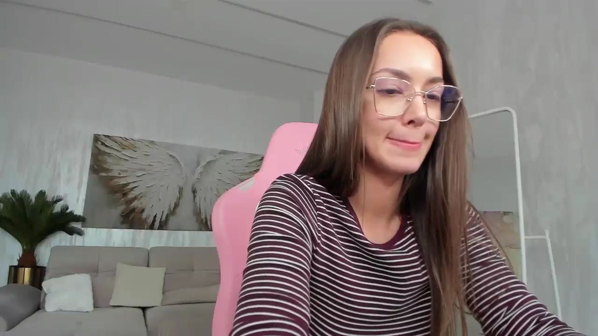 Gallery image thumbnail from Tiffany_H's myfreecams stream on, 02/14/2026, 13:11 image 9 of 20