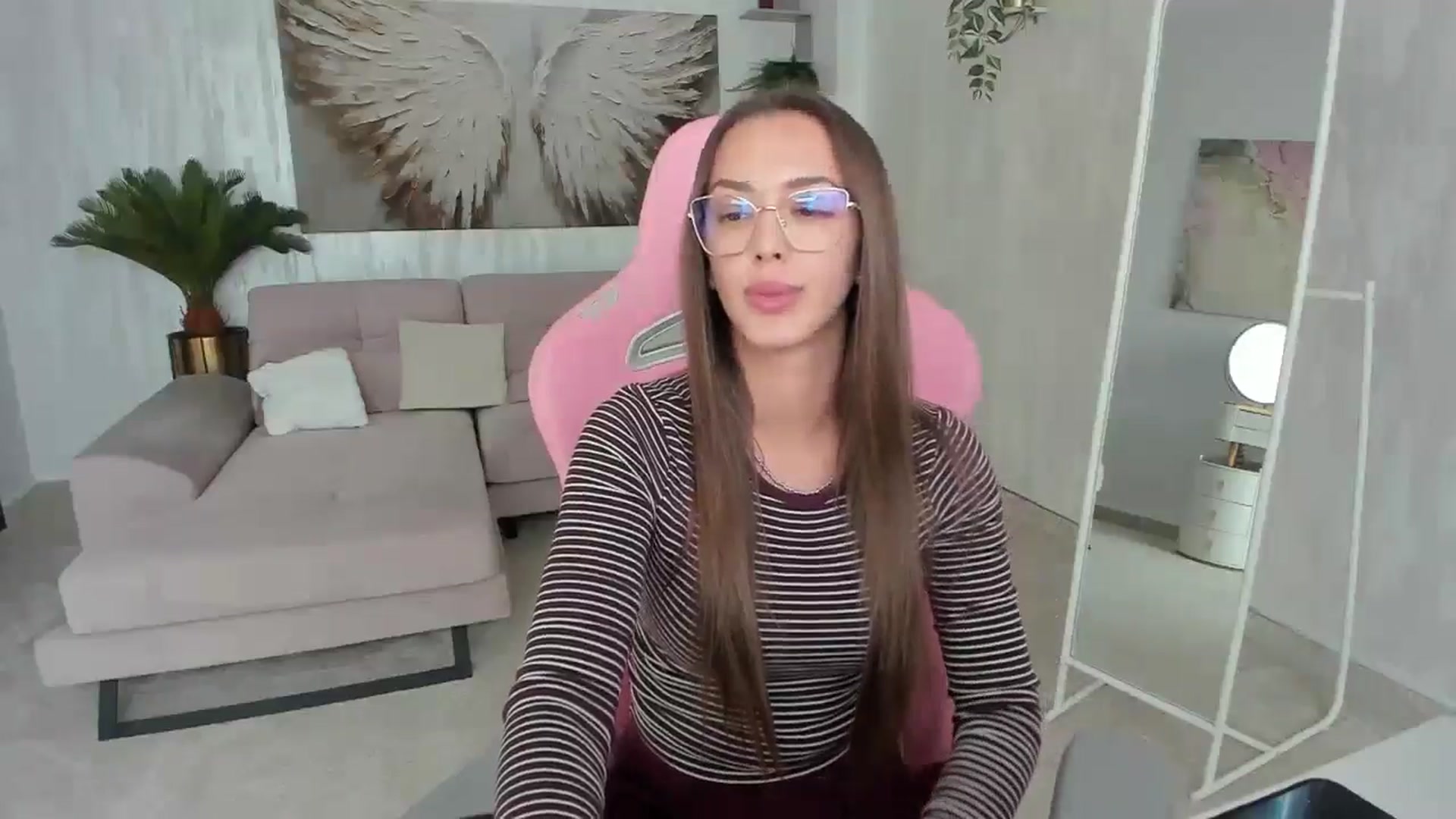 Gallery image thumbnail from Tiffany_H's myfreecams stream on, 02/14/2026, 13:11 image 18 of 20