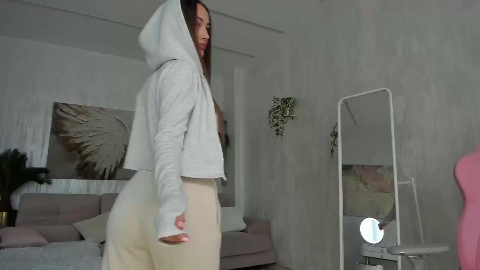 Gallery image thumbnail from Tiffany_H's myfreecams stream on, 02/21/2026, 12:33 image 1 of 20