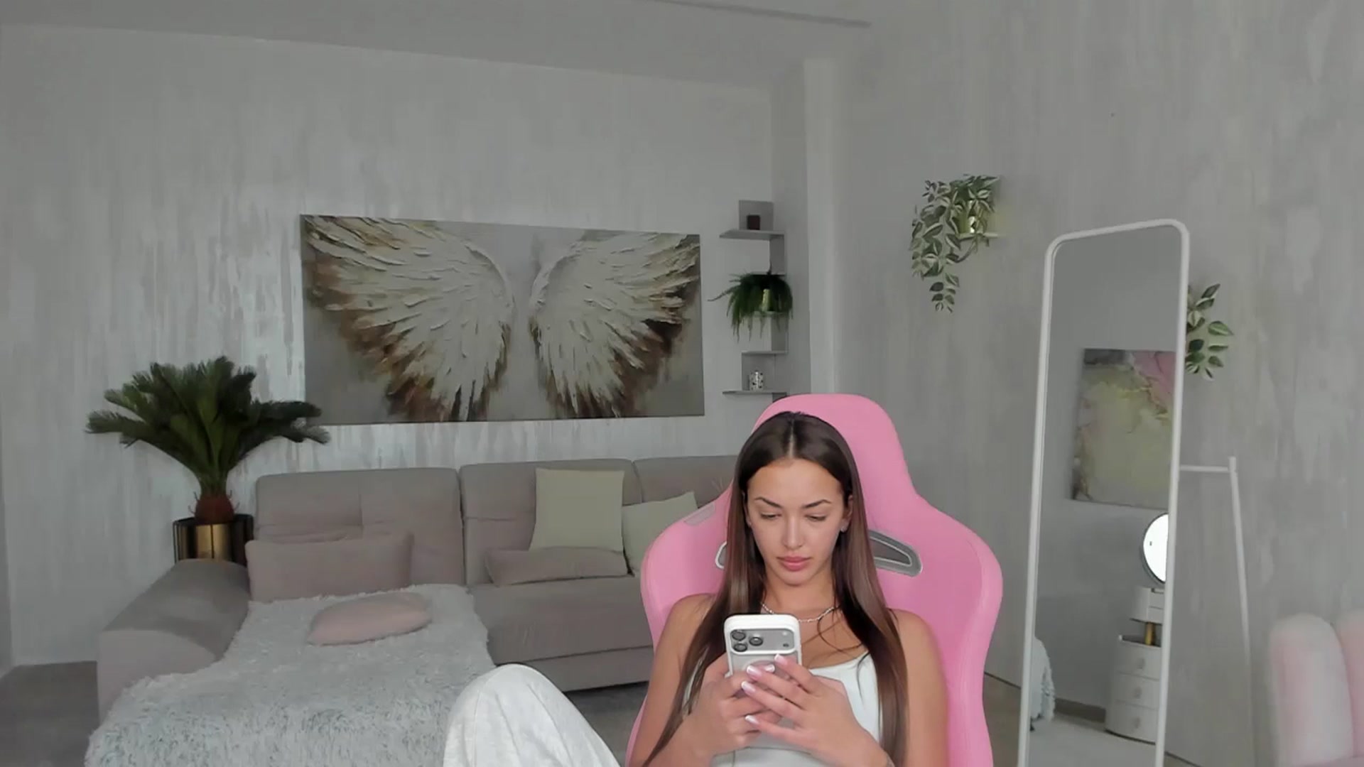 Gallery image thumbnail from Tiffany_H's myfreecams stream on, 04/04/2026, 10:21 image 16 of 20