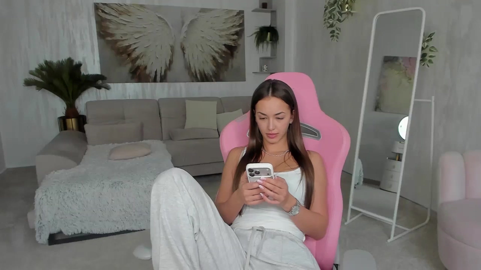 Gallery image thumbnail from Tiffany_H's myfreecams stream on, 04/04/2026, 10:21 image 17 of 20