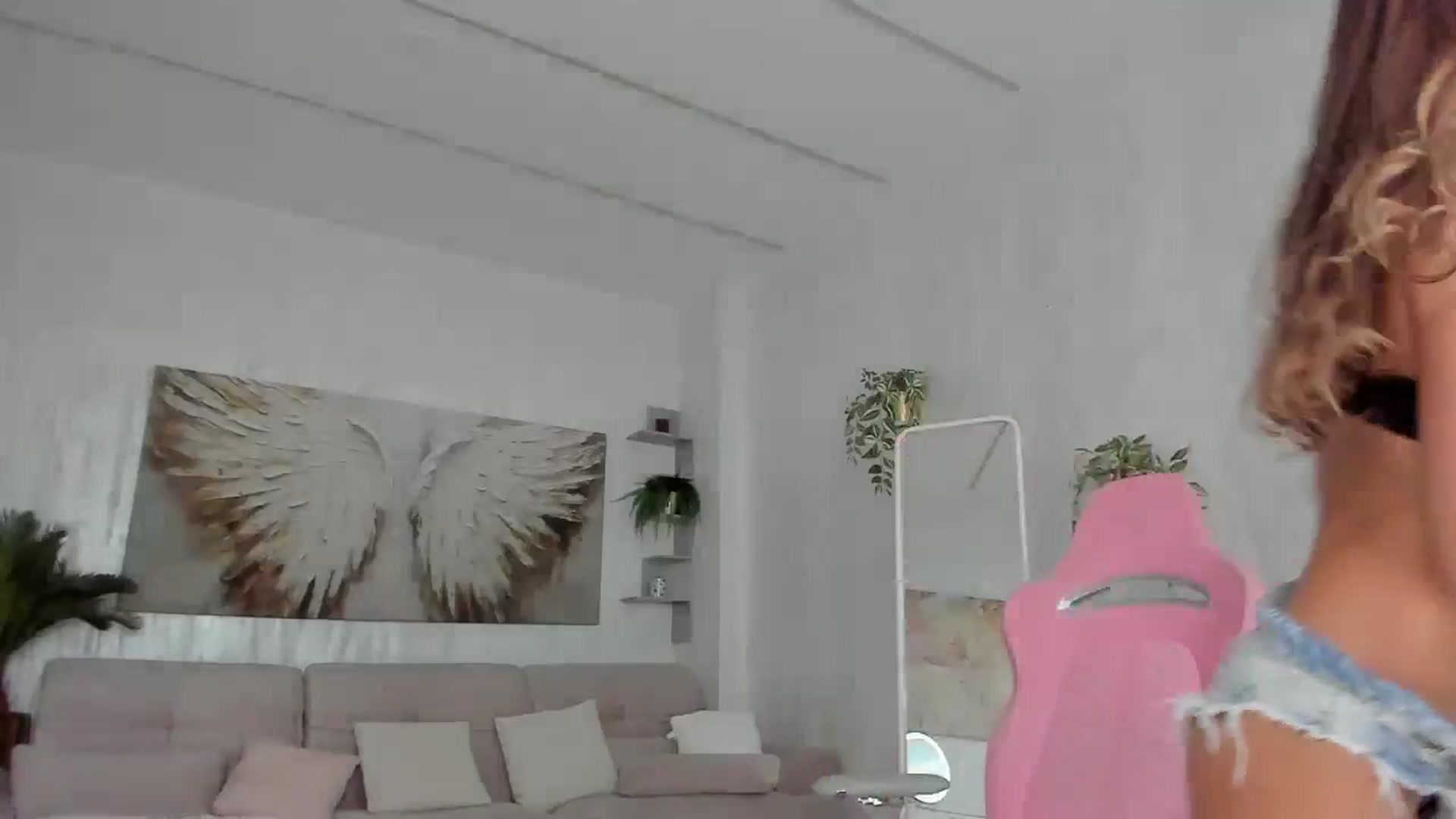 Gallery image thumbnail from Tiffany_H's myfreecams stream on, 04/22/2026, 07:26 image 20 of 20