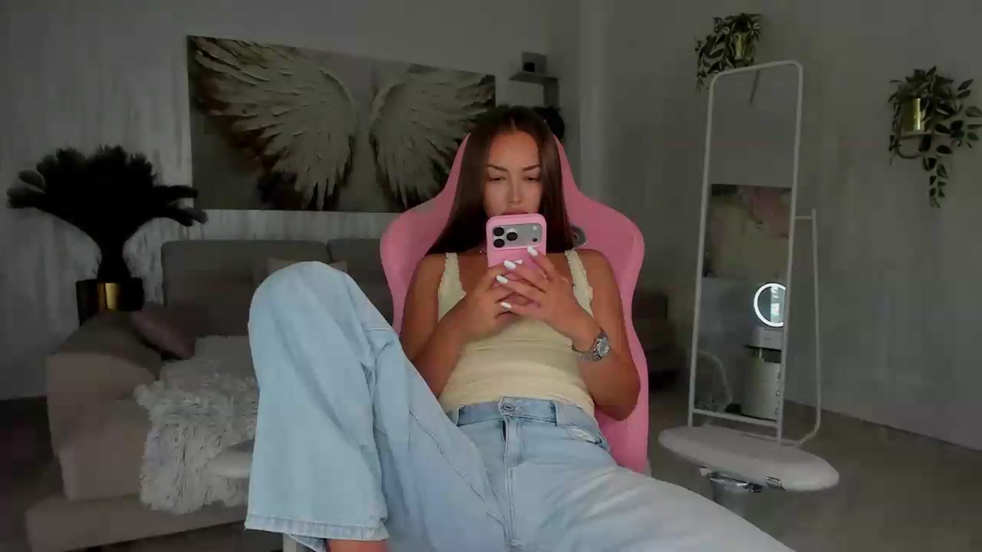 Gallery image thumbnail from Tiffany_H's myfreecams stream on, 08/19/2026, 09:15 image 16 of 20