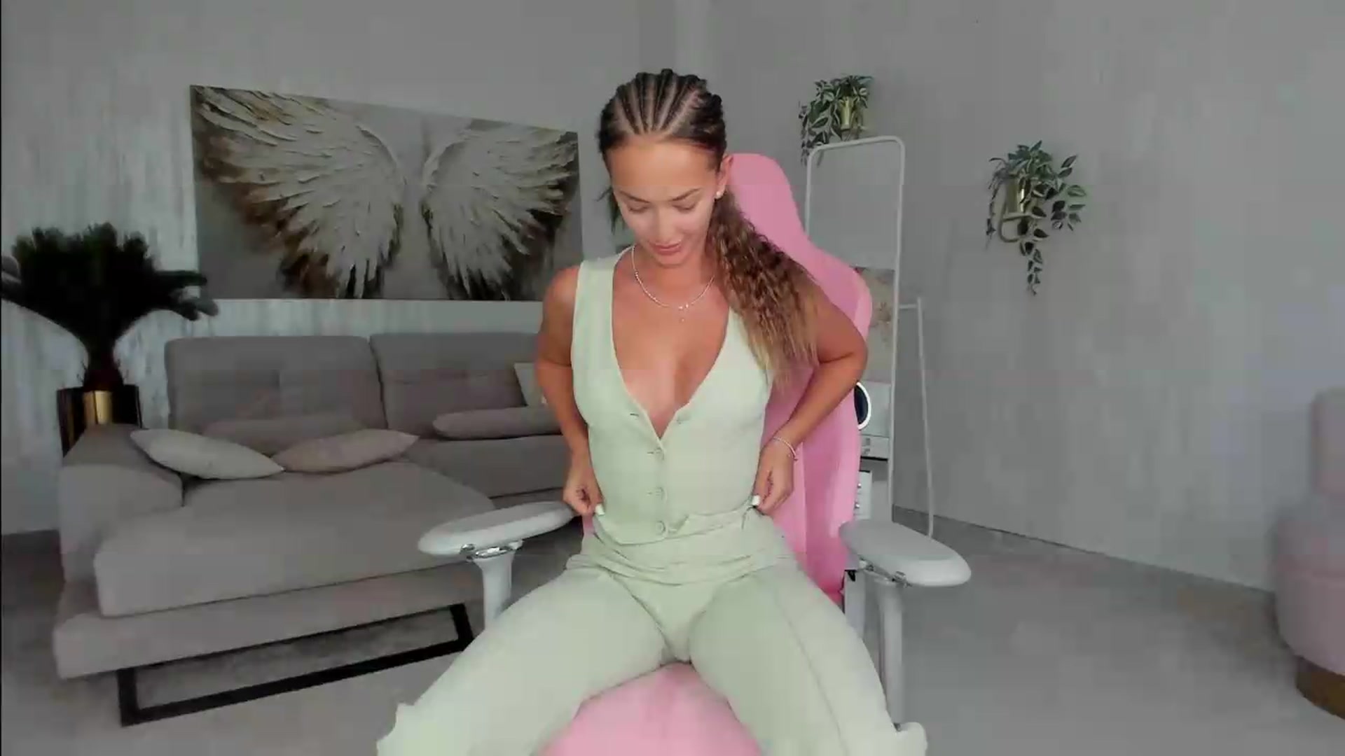 Gallery image thumbnail from Tiffany_H's myfreecams stream on, 09/02/2026, 11:43 image 15 of 20