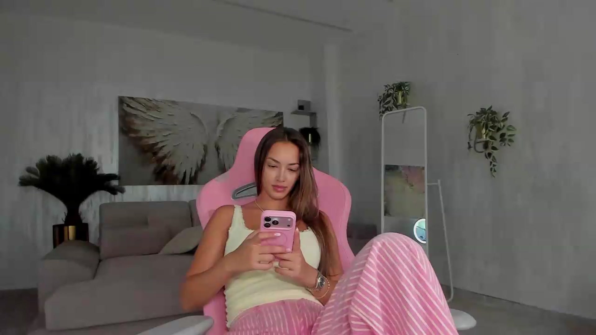 Gallery image thumbnail from Tiffany_H's myfreecams stream on, 09/15/2026, 09:20 image 10 of 20