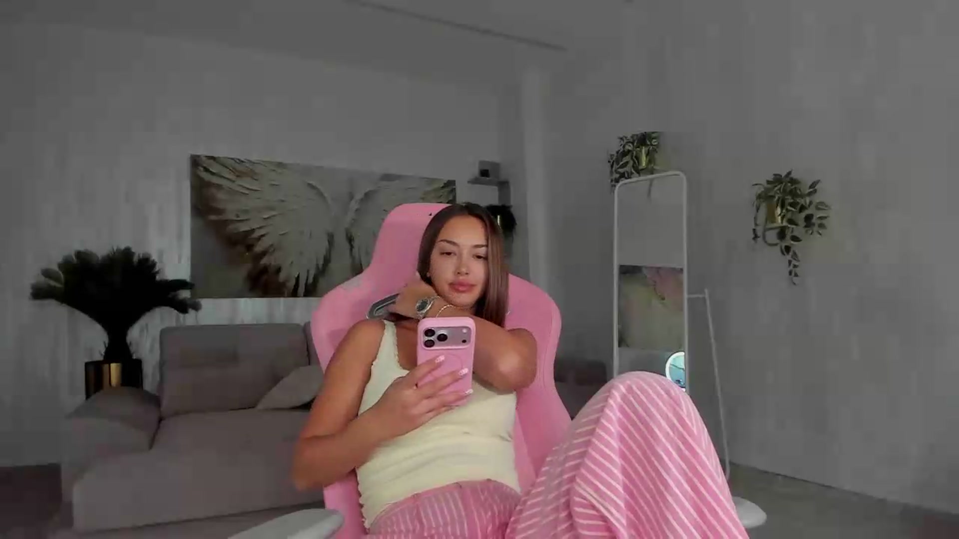 Gallery image thumbnail from Tiffany_H's myfreecams stream on, 09/15/2026, 09:20 image 5 of 20