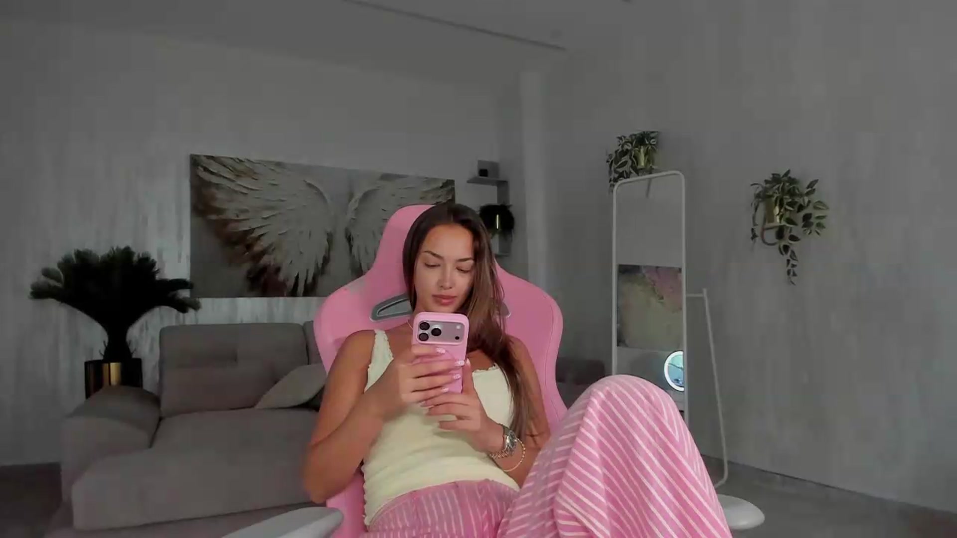 Gallery image thumbnail from Tiffany_H's myfreecams stream on, 09/15/2026, 09:20 image 6 of 20
