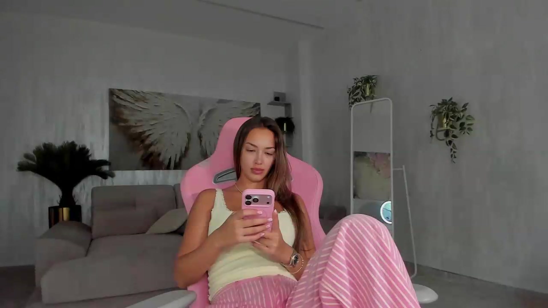 Gallery image thumbnail from Tiffany_H's myfreecams stream on, 09/15/2026, 09:20 image 8 of 20