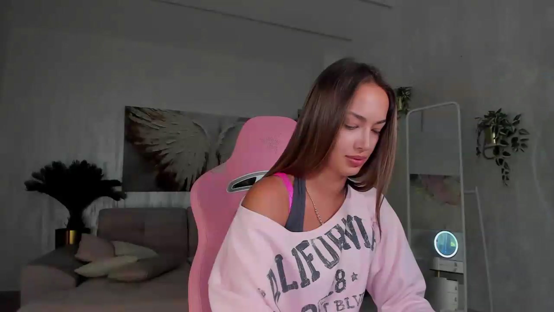 Gallery image thumbnail from Tiffany_H's myfreecams stream on, 09/17/2026, 09:54 image 15 of 20