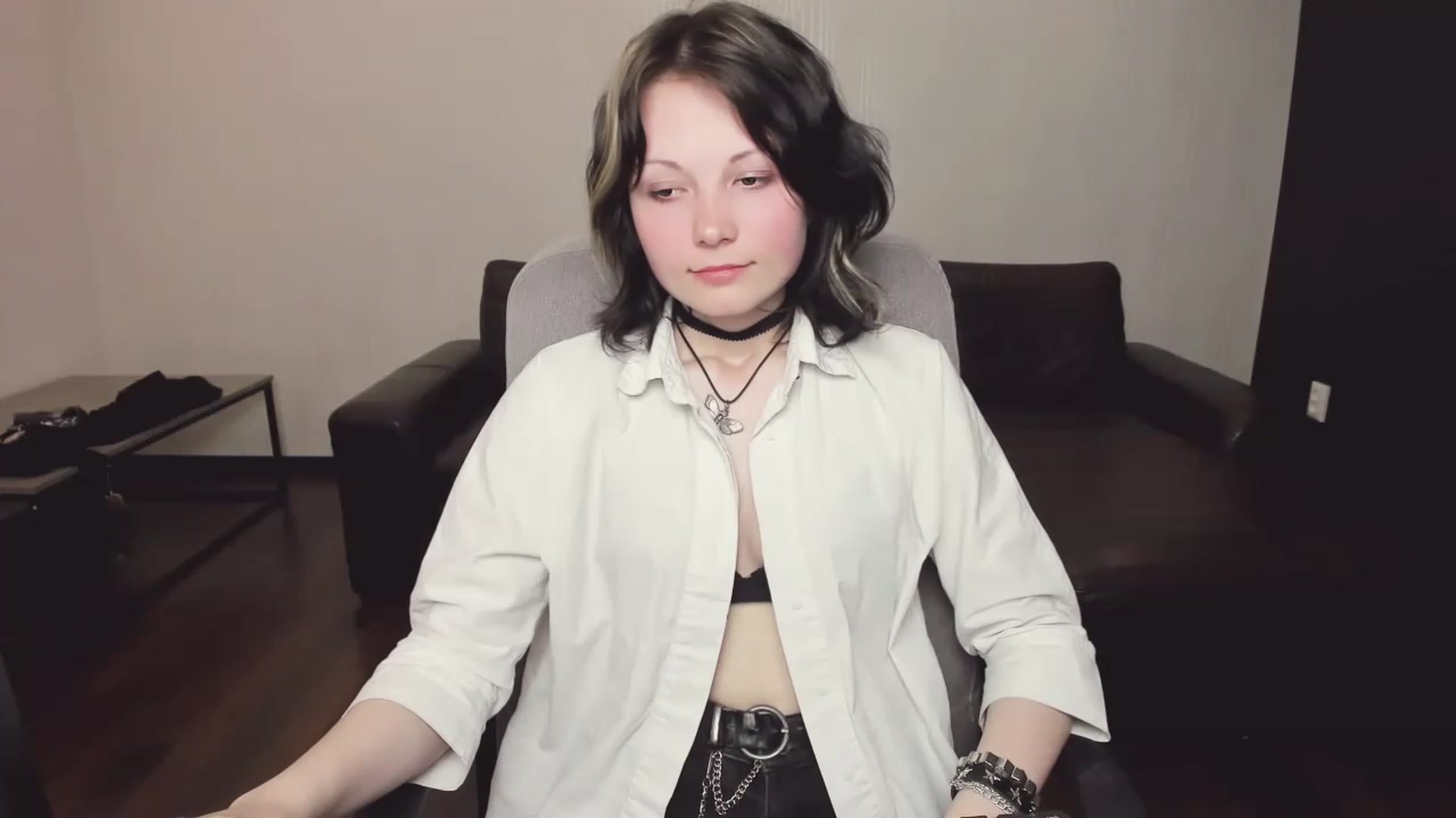 Gallery image thumbnail from Tiffanyy_Moon's myfreecams stream on, 05/06/2023, 16:34 image 17 of 20
