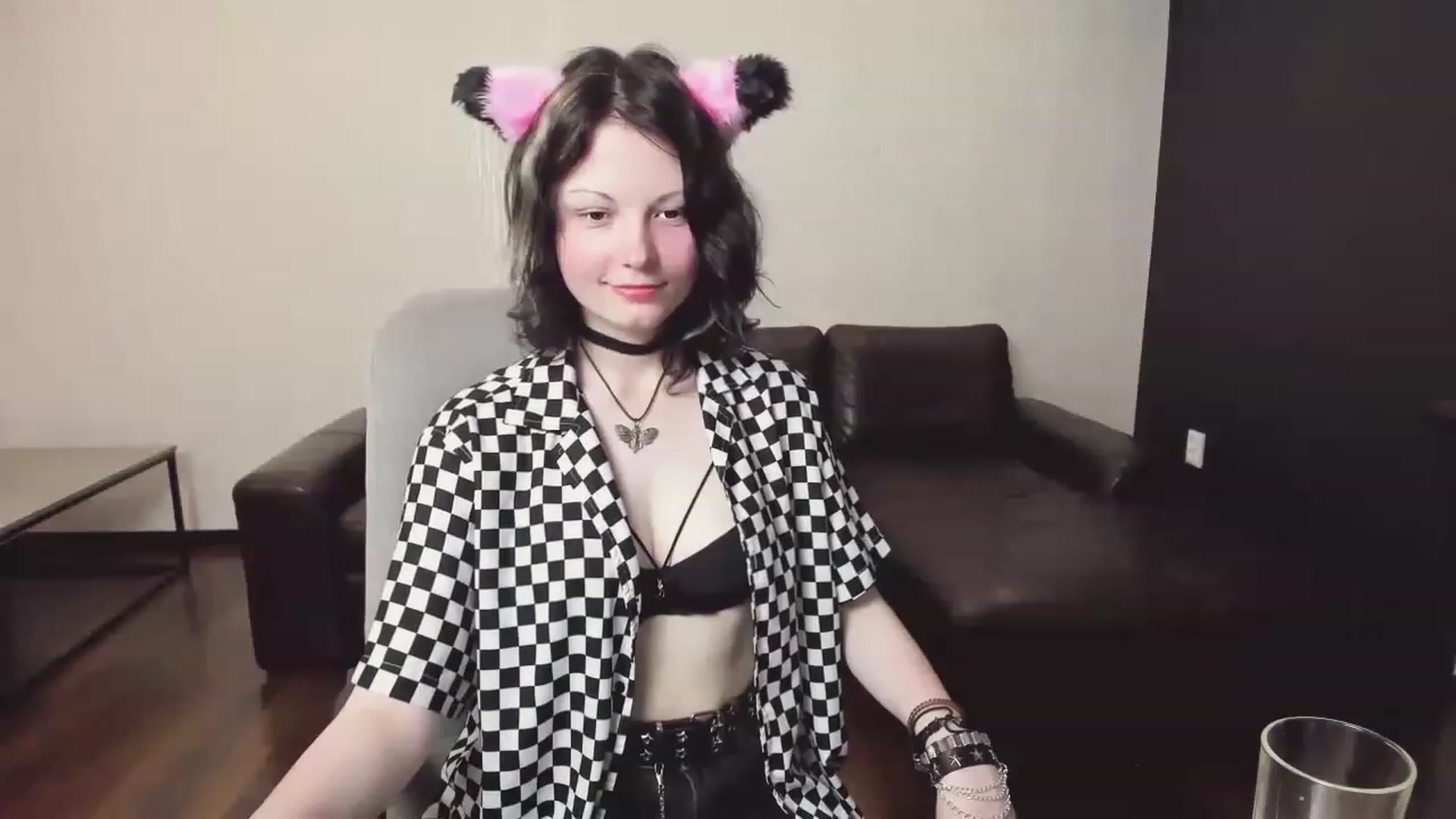 Gallery image thumbnail from Tiffanyy_Moon's myfreecams stream on, 06/25/2023, 16:31 image 16 of 20