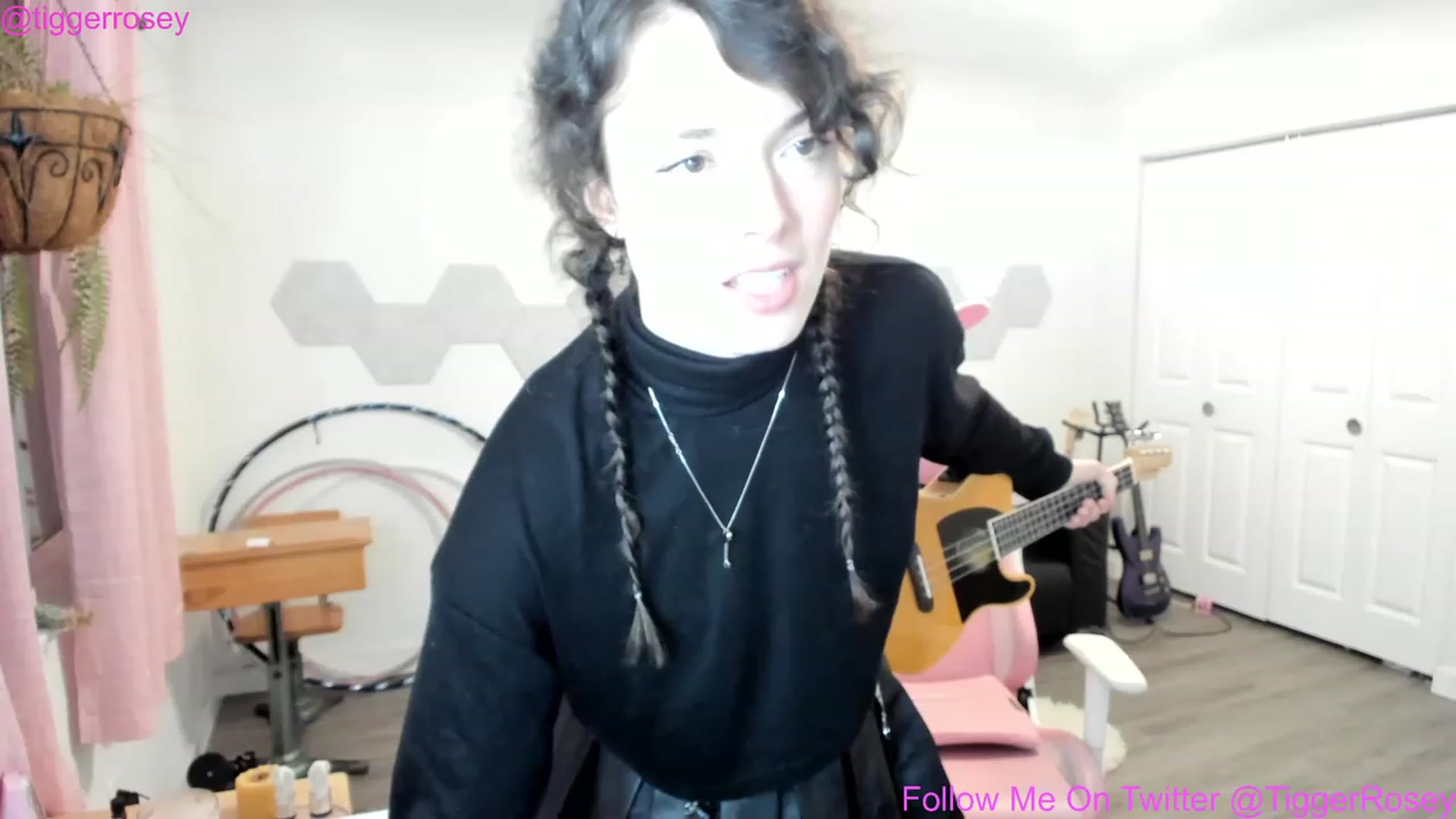 Gallery image thumbnail from TiggerRosey's myfreecams stream on, 11/17/2022, 03:17 image 16 of 20