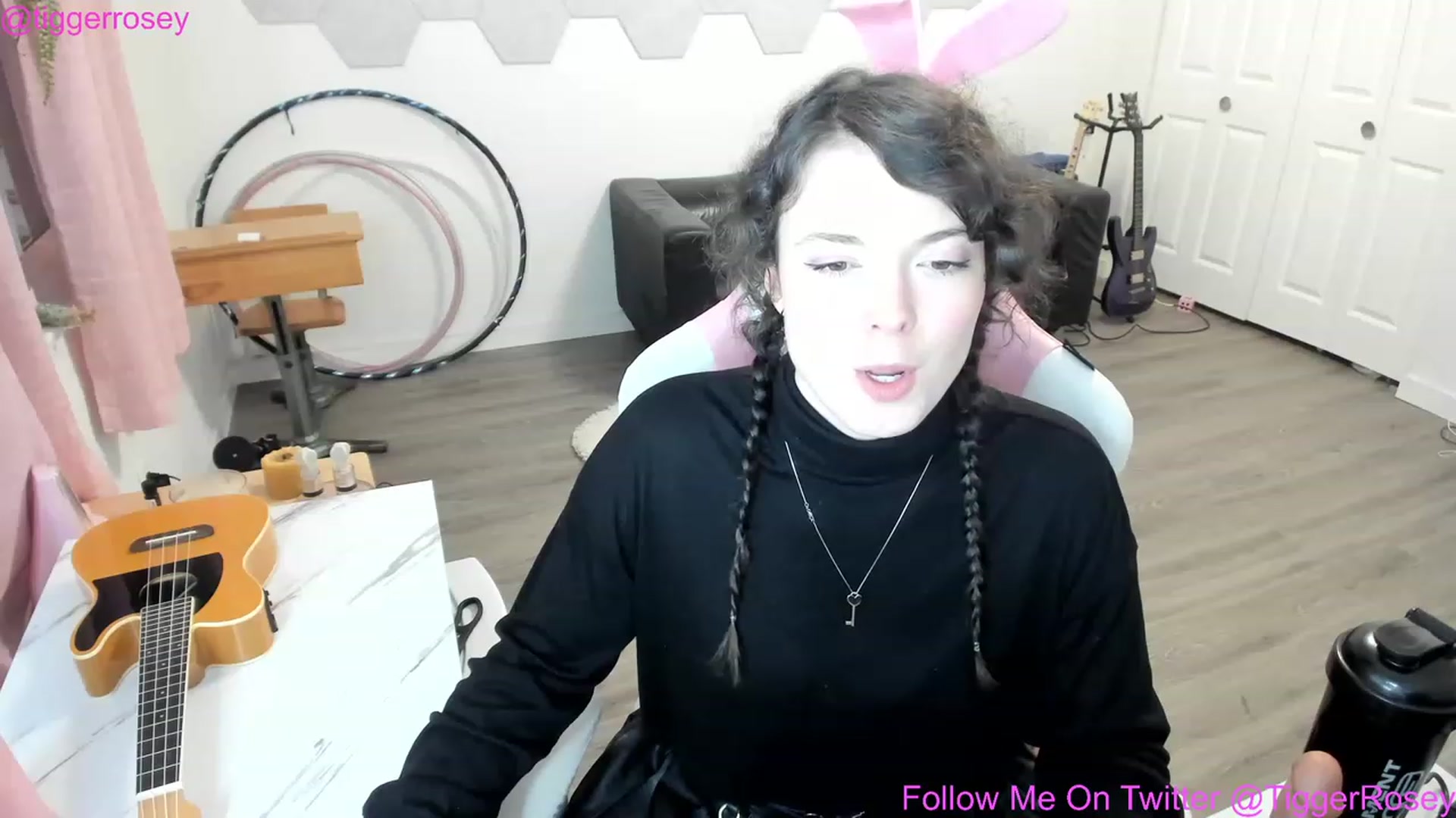 Gallery image thumbnail from TiggerRosey's myfreecams stream on, 11/17/2022, 03:17 image 17 of 20