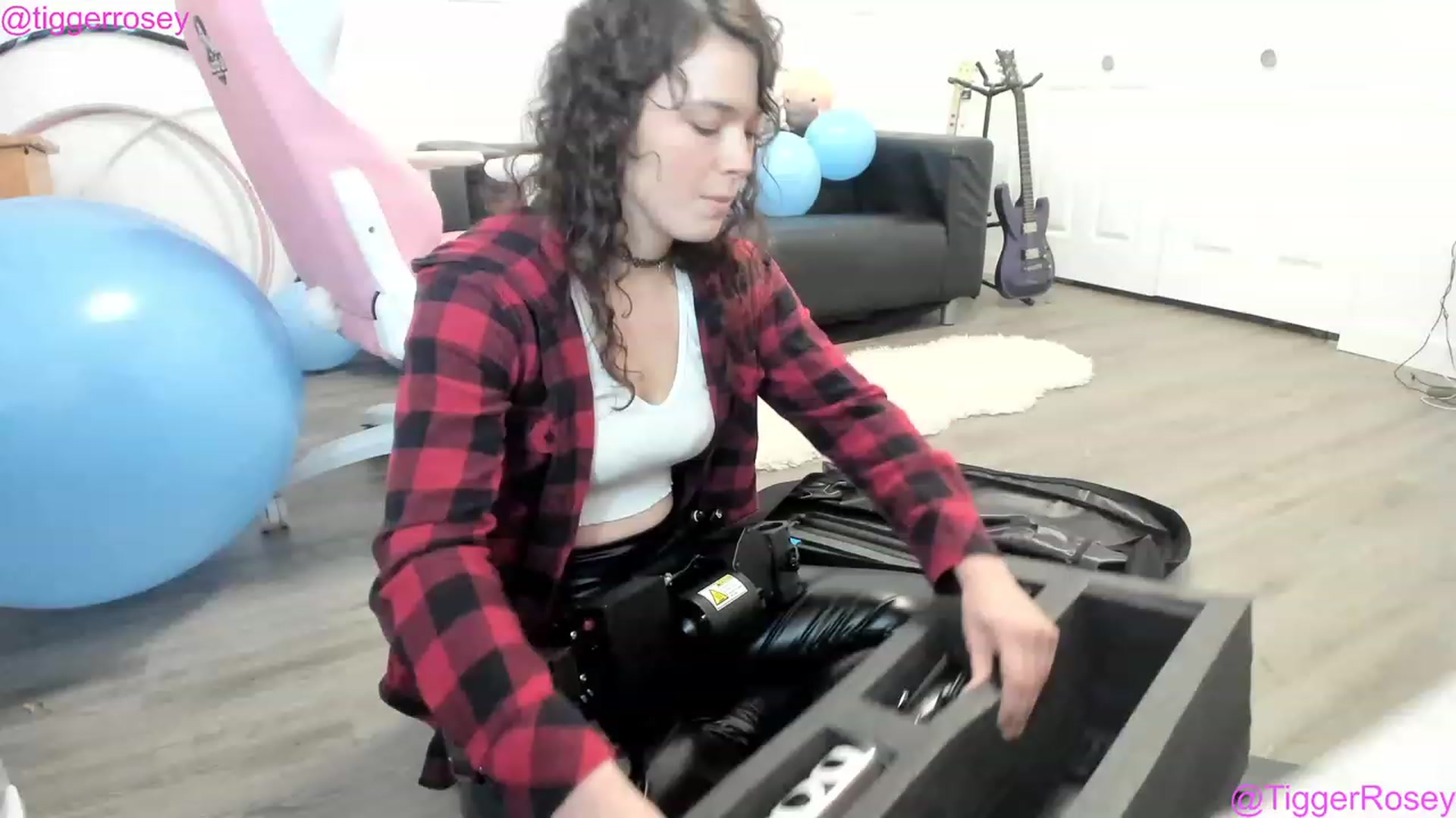 Gallery image thumbnail from TiggerRosey's myfreecams stream on, 11/26/2022, 04:37 image 1 of 20