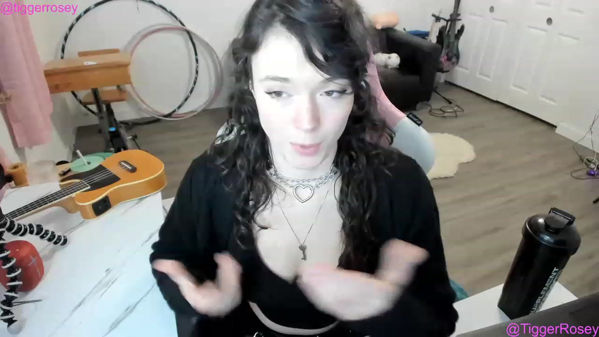 Gallery image thumbnail from TiggerRosey's myfreecams stream on, 12/03/2022, 03:02 image 8 of 20