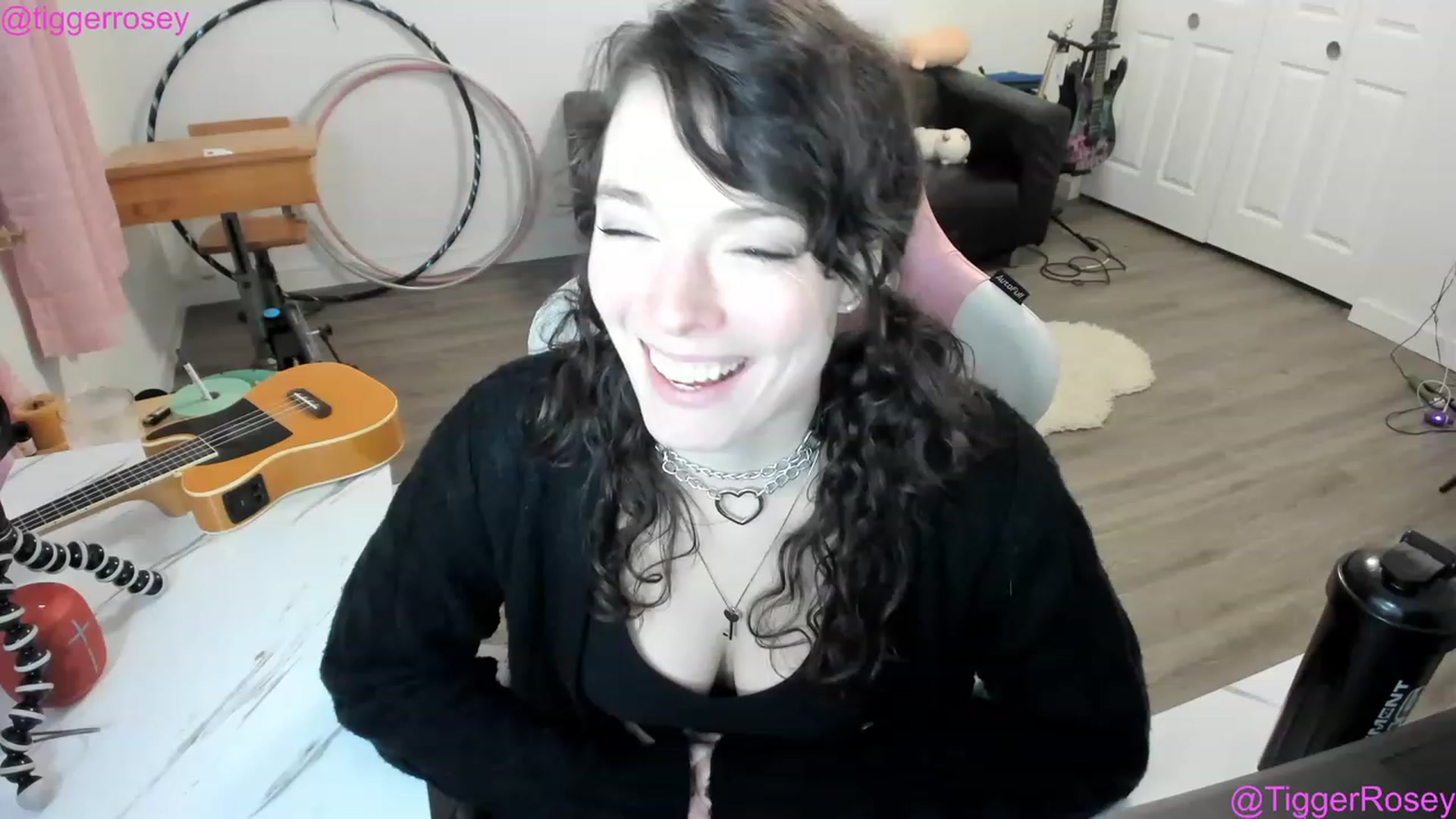 Gallery image thumbnail from TiggerRosey's myfreecams stream on, 12/03/2022, 03:02 image 2 of 20
